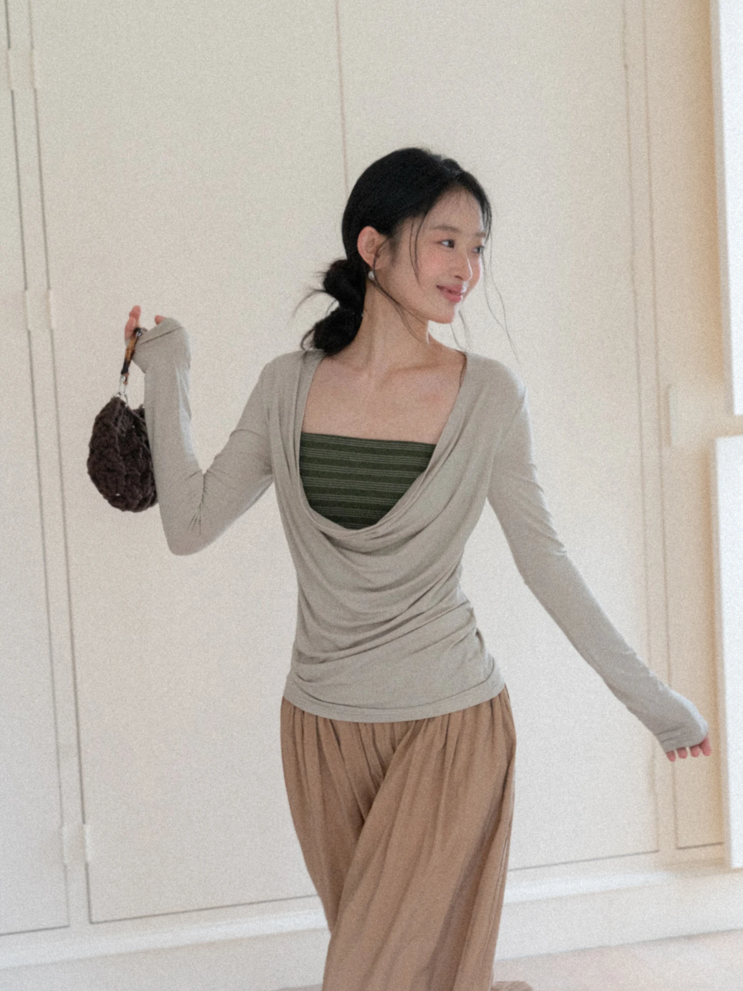 EGGKA Color Block Long Sleeve T-Shirt Women's Spring Summer Slim Fit Elegant Style Casual Top Skin Friendly Breathable
EGGKA Color Block Long Sleeve T-Shirt Women's Spring Summer Slim Fit Elegant Style Casual Top Skin Friendly Breathable