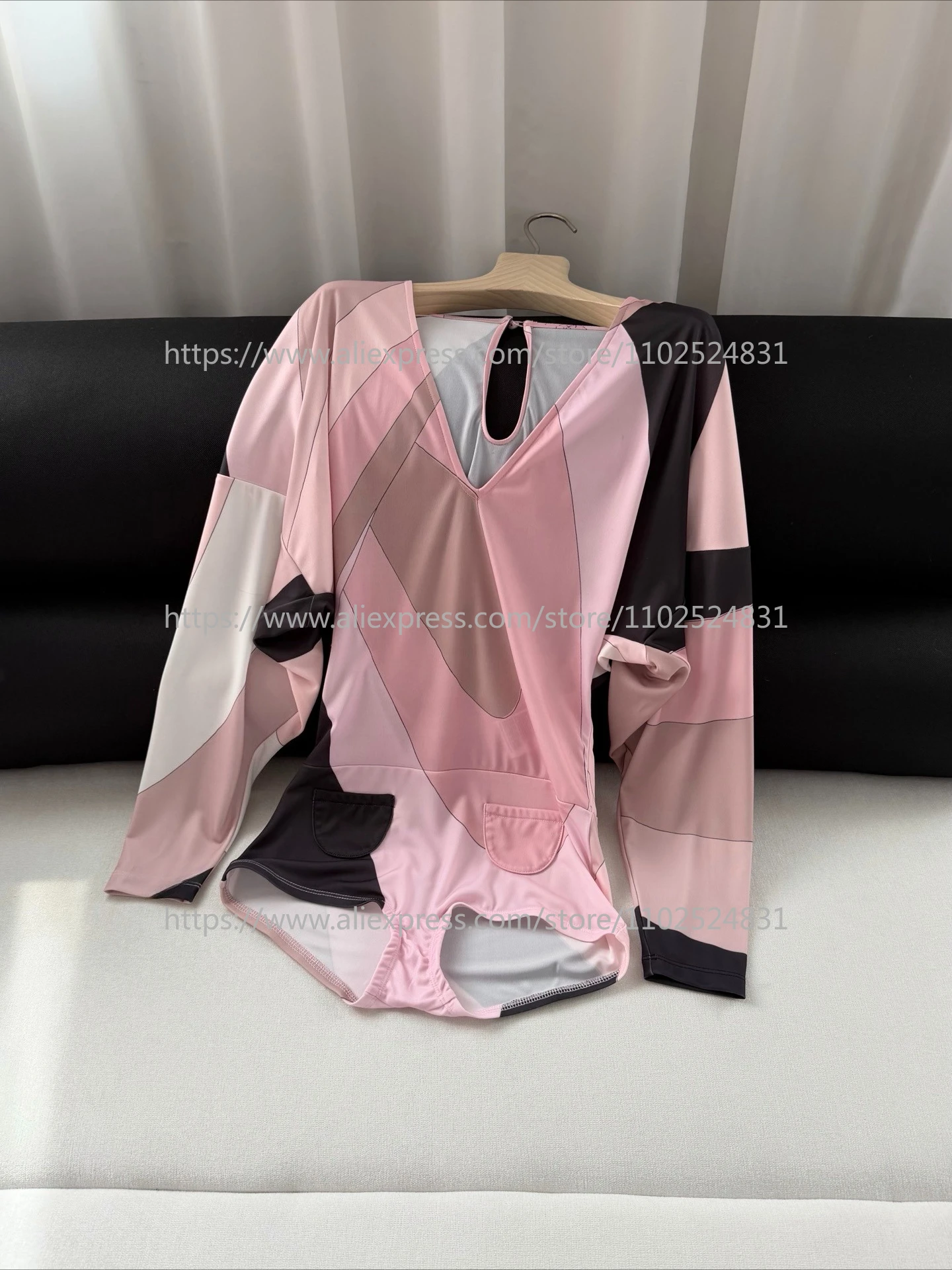 Новый розовый комбинезон с цветочным принтом и длинными рукавами 2026 года
Новый розовый комбинезон с цветочным принтом и длинными рукавами 2026 года