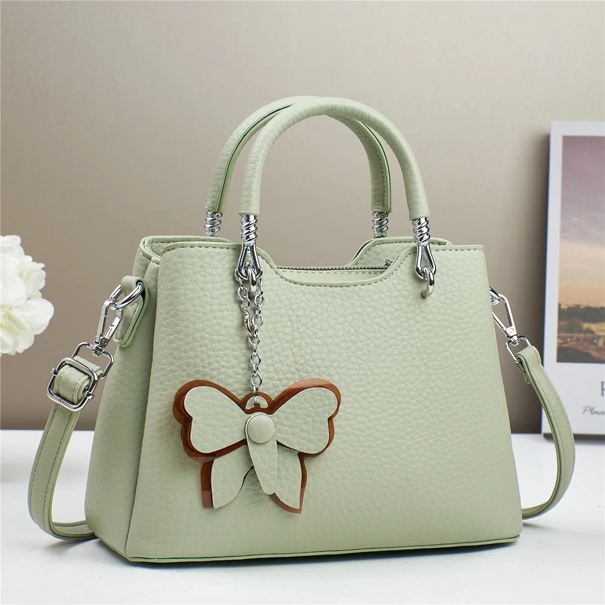 Fashionable Smooth Surface Women's Handbag 2025 New Style Crossbody Single Shoulder Bag Korean Quality Handbag Daily Use
Fashionable Smooth Surface Women's Handbag 2025 New Style Crossbody Single Shoulder Bag Korean Quality Handbag Daily Use