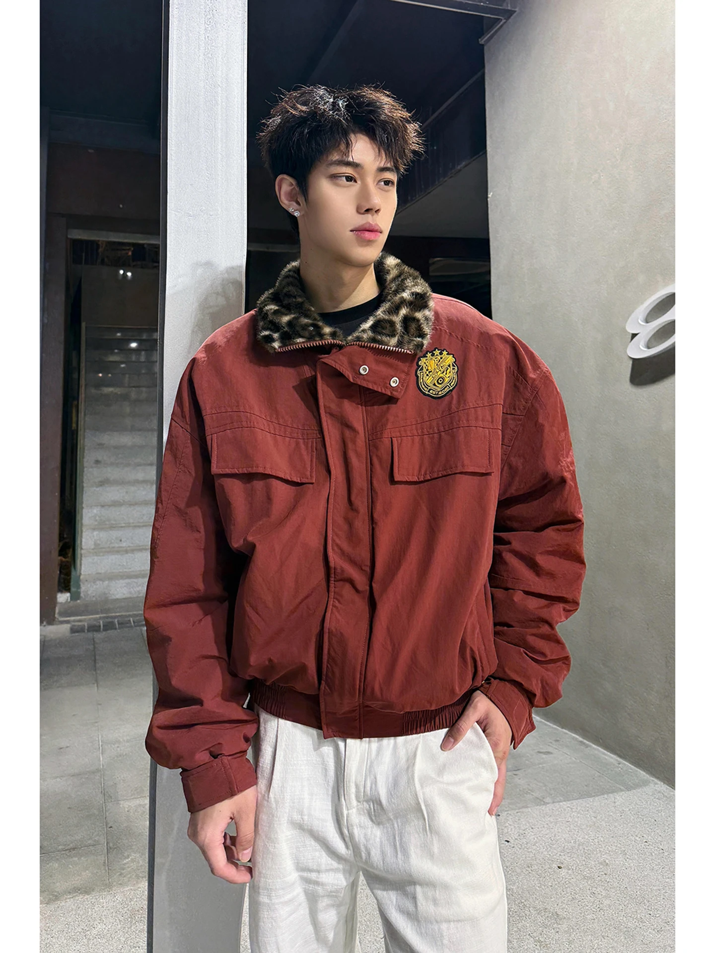 Red Leopard Print Fur Collar Men's Parka Cotton Jacket Winter Workwear Thickened Warm Long Sleeve Zipper Closure Casual Coat
Red Leopard Print Fur Collar Men's Parka Cotton Jacket Winter Workwear Thickened Warm Long Sleeve Zipper Closure Casual Coat