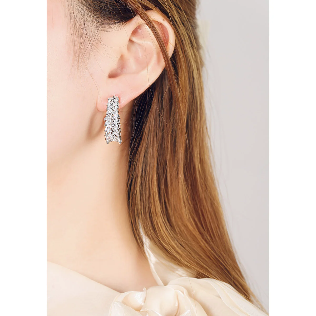 925 Silver Needle Luxury Marquise Cut Zircon Double Row Hoop Earrings, Elegant Daily Wear Statement Jewelry Gift for Women
925 Silver Needle Luxury Marquise Cut Zircon Double Row Hoop Earrings, Elegant Daily Wear Statement Jewelry Gift for Women