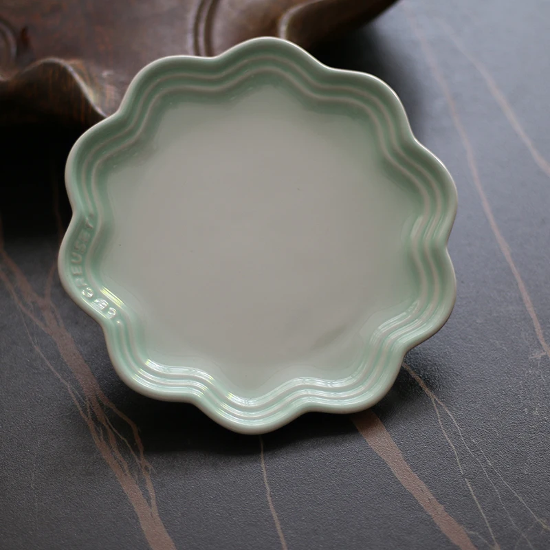 Le Creuset крутой цвет весна лето новая тарелка с цветочным узором 822 см чистый розовый кристалл синий обеденная посуда тарелка для столовой
Le Creuset крутой цвет весна лето новая тарелка с цветочным узором 822 см чистый розовый кристалл синий обеденная посуда тарелка для столовой