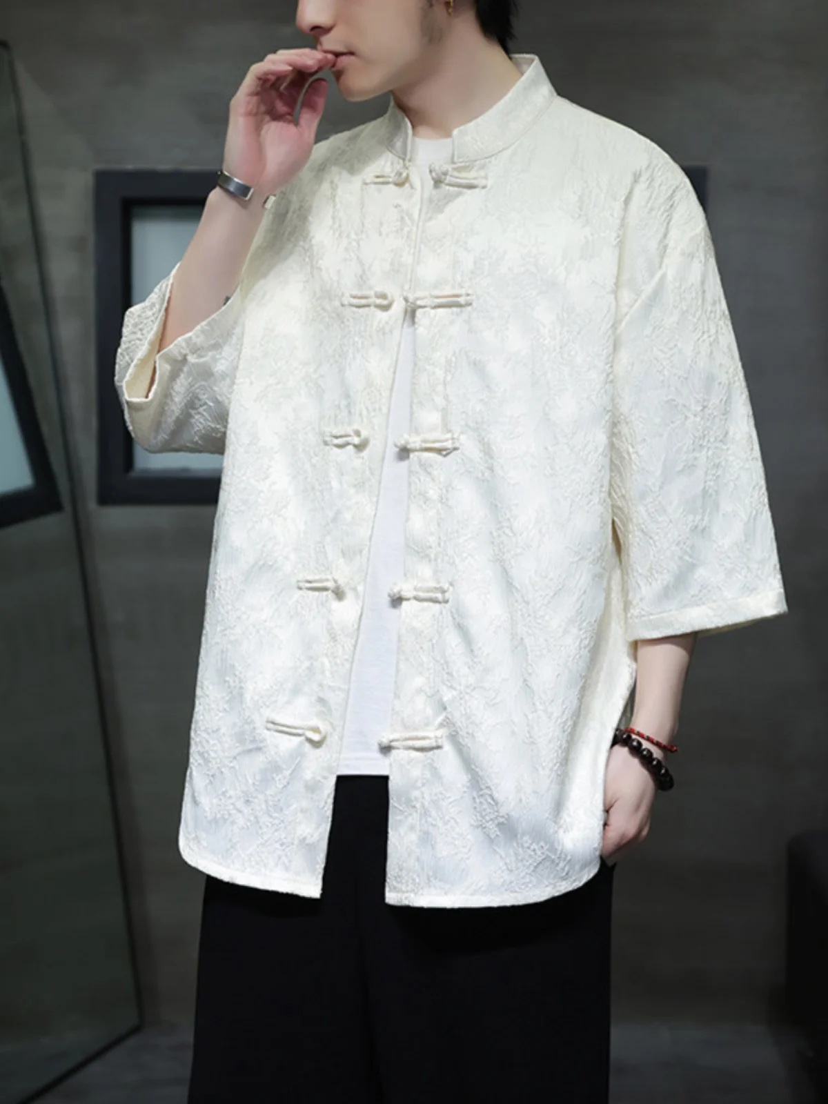 ort Sve irt Men's Premium Floral Embroidery Vintage Button up Tang Suit New Chinese Sle Summer Youth Faion Loose Fit
ort Sve irt Men's Premium Floral Embroidery Vintage Button up Tang Suit New Chinese Sle Summer Youth Faion Loose Fit