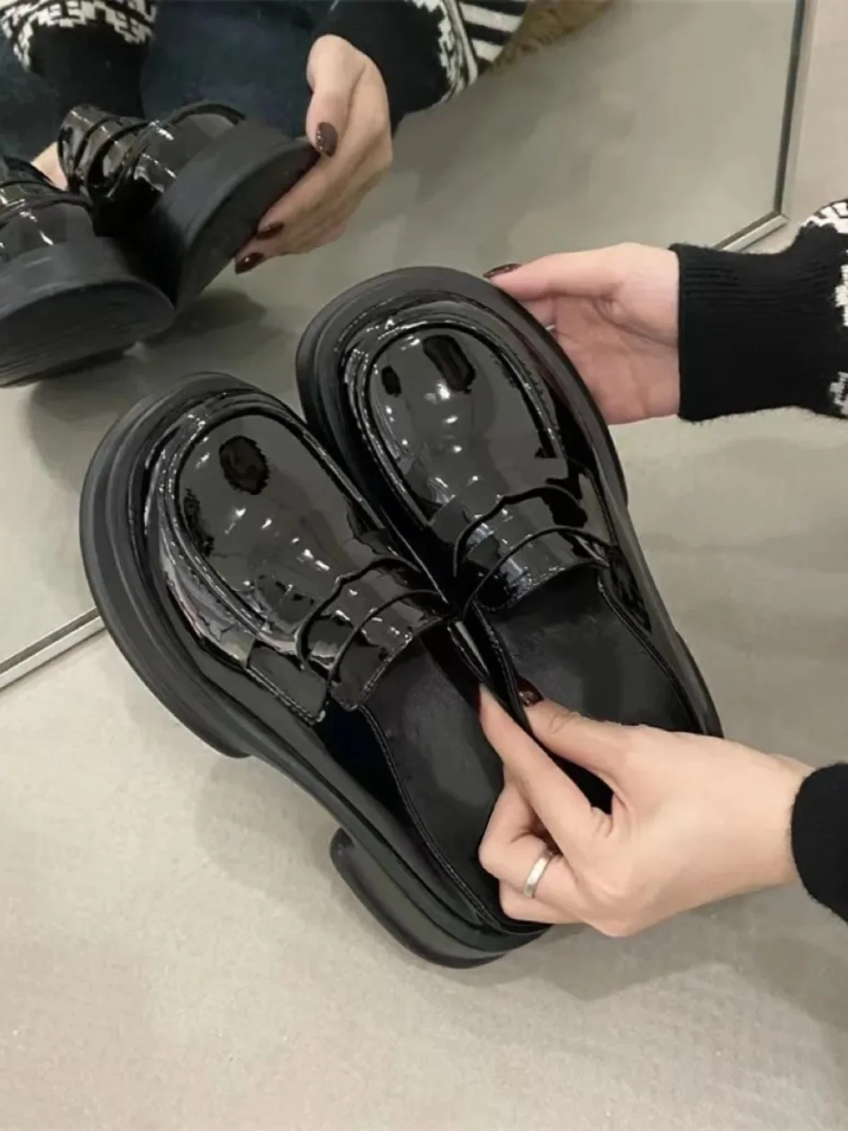 Large Size Slip-On oes Women's 4 to 43 Spring Autumn Outdoor Wear 2025 New f Slippers Wide And Thi Heel Mules
Large Size Slip-On oes Women's 4 to 43 Spring Autumn Outdoor Wear 2025 New f Slippers Wide And Thi Heel Mules