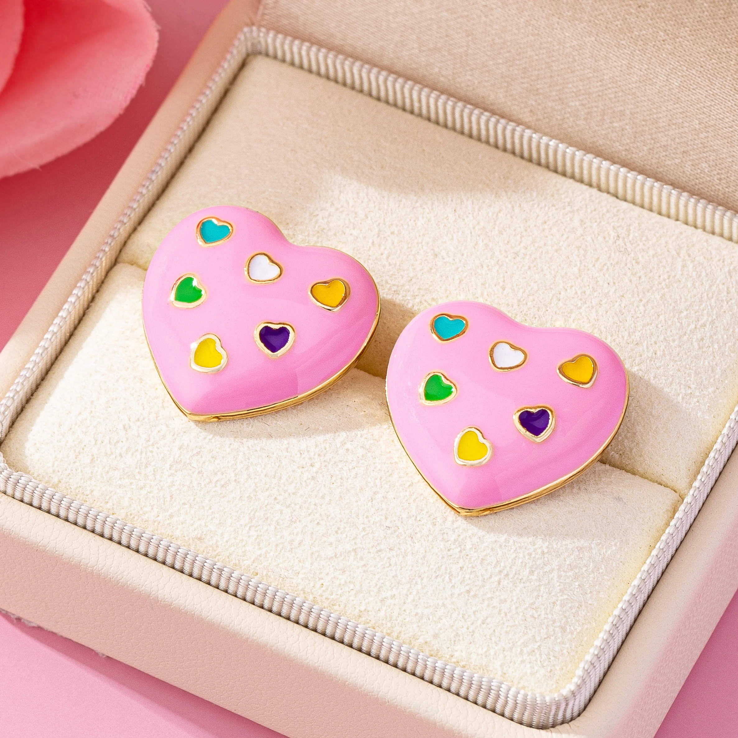 Simple sweet and cute metal alloy enamel powder glaze peach heart multiple colors love heart combination combination earrings
Simple sweet and cute metal alloy enamel powder glaze peach heart multiple colors love heart combination combination earrings
