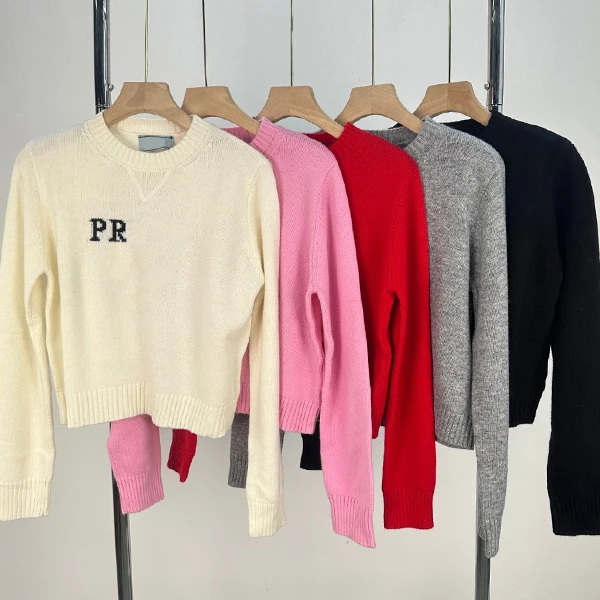 Women's Knitted Long Sleeve round Neck Sweater Embroidered Chest Logo Base Layer Autumn Winter Fashion European Style Cashmere
Women's Knitted Long Sleeve round Neck Sweater Embroidered Chest Logo Base Layer Autumn Winter Fashion European Style Cashmere