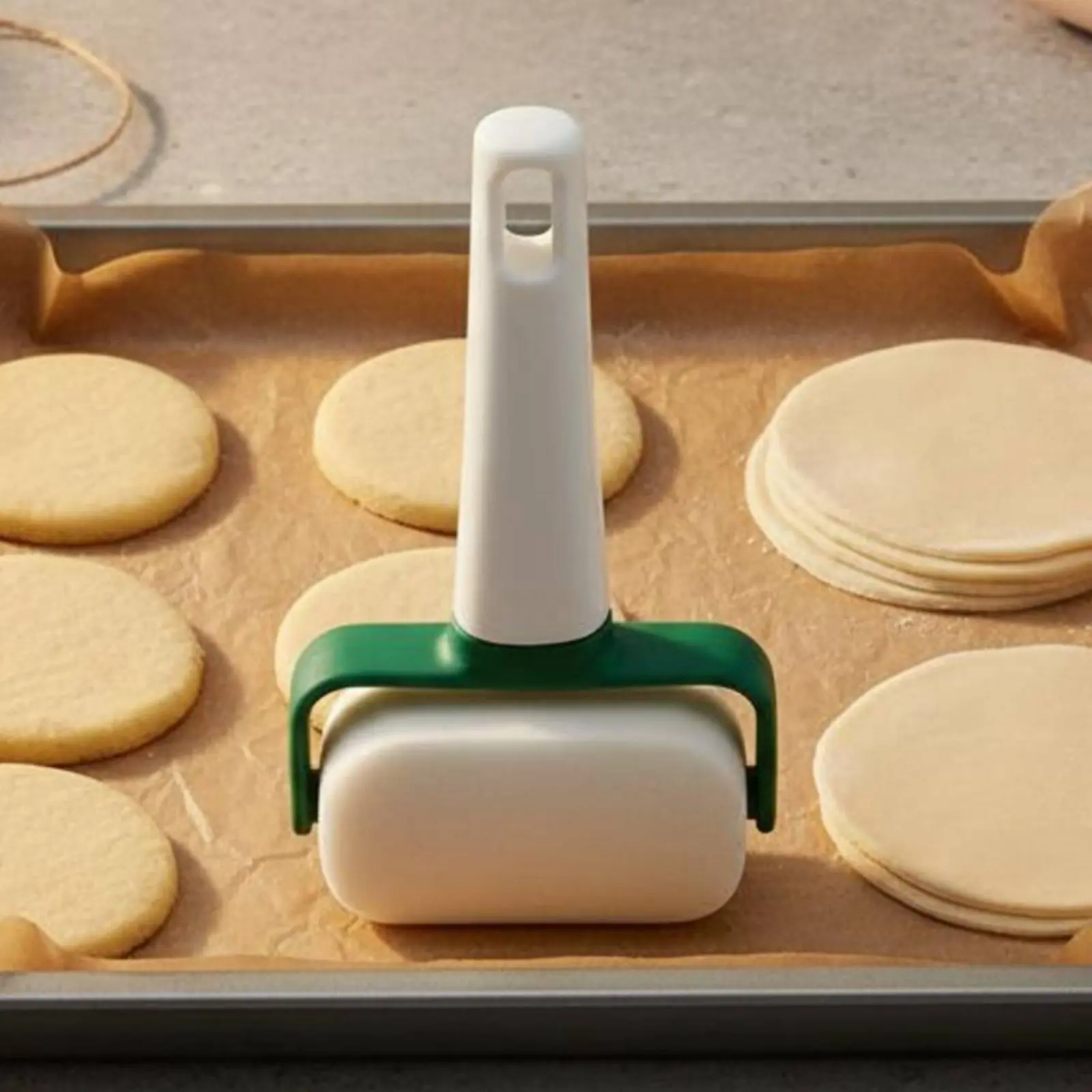 Dumpling Skin Rolling Cutter Crimped Border Pastry Wheel Cutter Fluted Pastry Wheel Food-Grade Materials Baking Tool
Dumpling Skin Rolling Cutter Crimped Border Pastry Wheel Cutter Fluted Pastry Wheel Food-Grade Materials Baking Tool