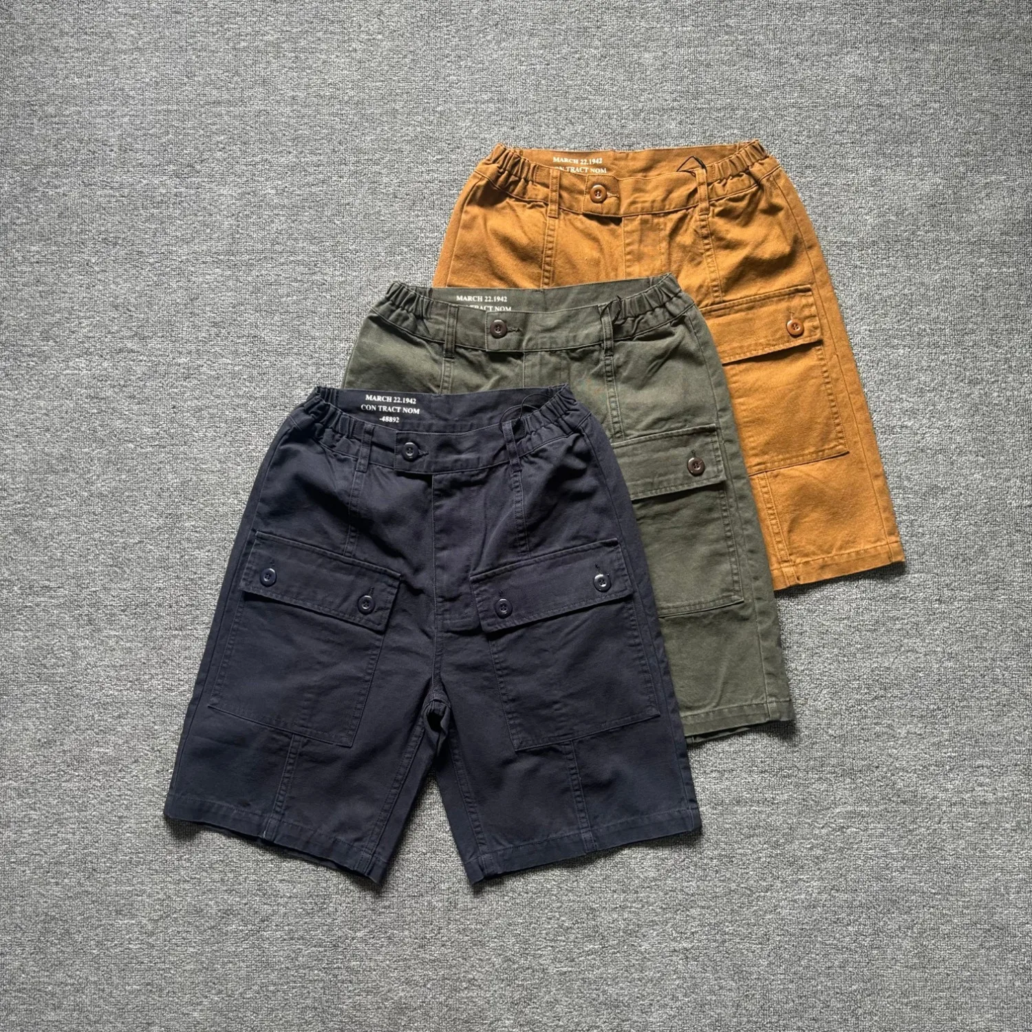 American Retro Cargo Shorts Men's Elastic Waist Multi-Pocket Straight Leg Loose Half-Fit Pants
American Retro Cargo Shorts Men's Elastic Waist Multi-Pocket Straight Leg Loose Half-Fit Pants