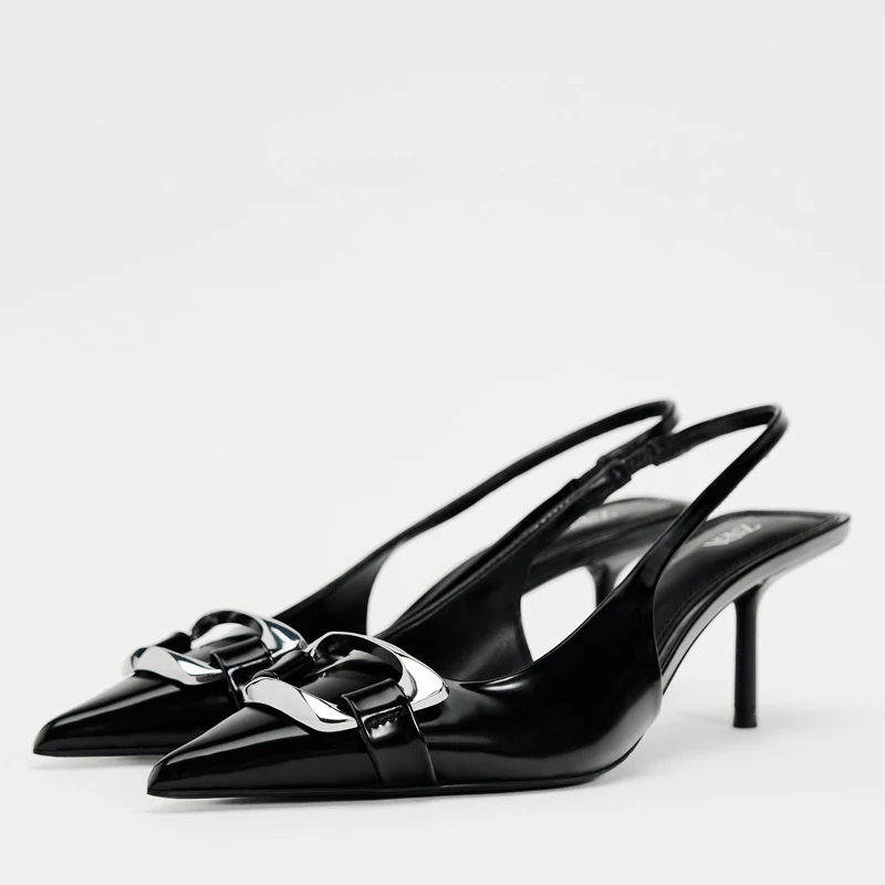 Black Metal Decorated High Heel Mule Shoes Slip-On Commuter Sandals Pointed Toe Low Cut Fashionable Women's Footwear
Black Metal Decorated High Heel Mule Shoes Slip-On Commuter Sandals Pointed Toe Low Cut Fashionable Women's Footwear