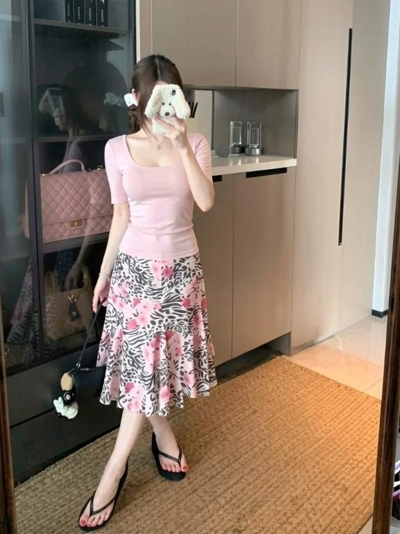 plus Size Sexy Pure Desire Summer New Style Short Sleeve U-Neck Leopard Print Fish Tail Half Skirt Set High Waist A-Line Skirt
plus Size Sexy Pure Desire Summer New Style Short Sleeve U-Neck Leopard Print Fish Tail Half Skirt Set High Waist A-Line Skirt