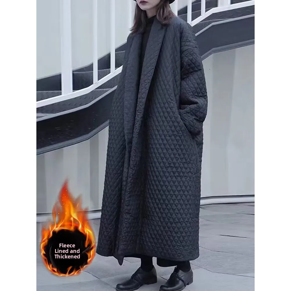 Длинное хлопковое пальто с ромбовидным узором для женщин, зимняя верхняя одежда свободного кроя, большие размеры, комфортное, теплое, модный дизайн
Длинное хлопковое пальто с ромбовидным узором для женщин, зимняя верхняя одежда свободного кроя, большие размеры, комфортное, теплое, модный дизайн