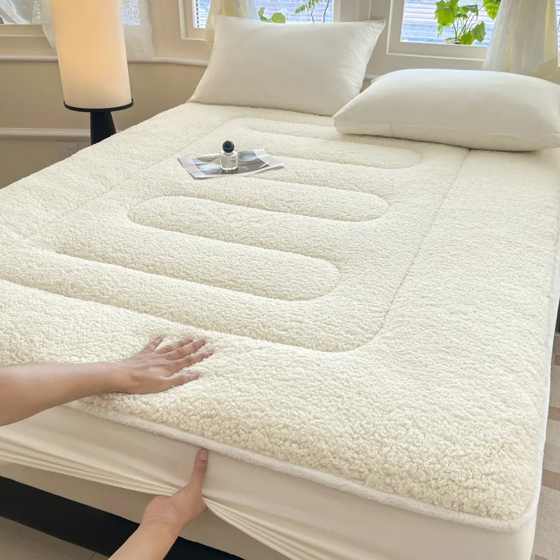 Winter Thick Milk Fleece Lambswool Duvet Cover Ultra-Warm Quilted Bedspread Fleece-Lined Bed Sheet Coral Fleece Mattress Cover
Winter Thick Milk Fleece Lambswool Duvet Cover Ultra-Warm Quilted Bedspread Fleece-Lined Bed Sheet Coral Fleece Mattress Cover