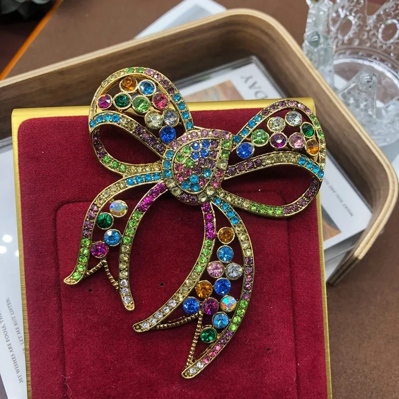 High-end Medieval Brooch Classic Colored Gemstone Diamond Bow Corsage Niche Retro Pin Women
High-end Medieval Brooch Classic Colored Gemstone Diamond Bow Corsage Niche Retro Pin Women