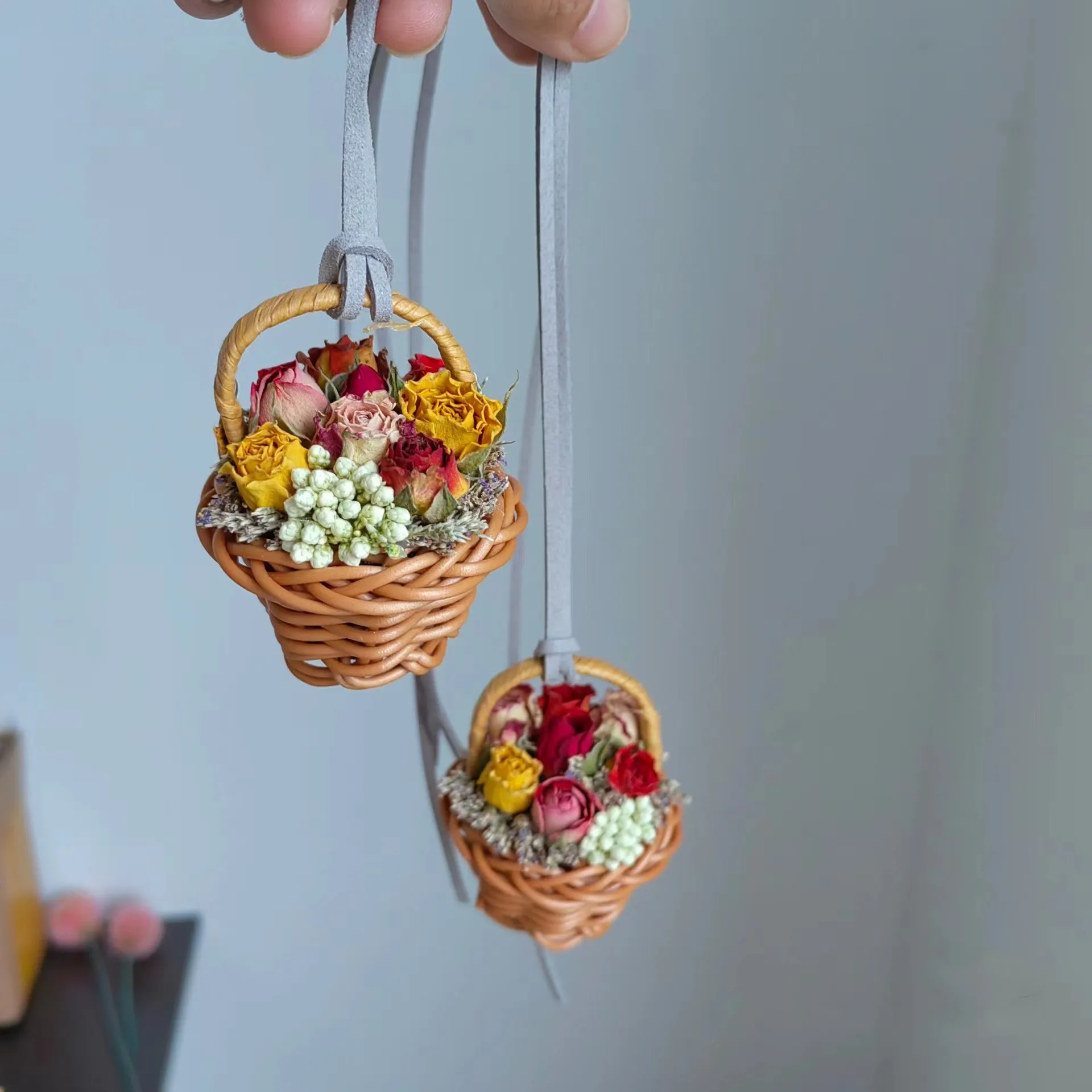 Супермаленькая кукла, игрушки, цветок, маленькая корзина для цветов, реквизит, размер около 3,5*5 см
Супермаленькая кукла, игрушки, цветок, маленькая корзина для цветов, реквизит, размер около 3,5*5 см