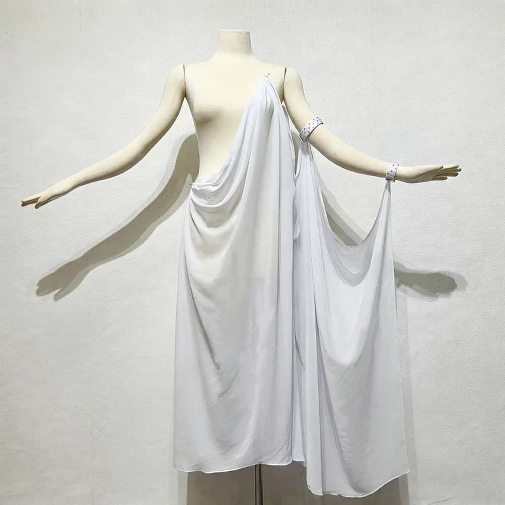 New Custom Modern Dance Dedicated White Temperament Hand Floating National Standard Dance Ballroom Dance Accessories
New Custom Modern Dance Dedicated White Temperament Hand Floating National Standard Dance Ballroom Dance Accessories
