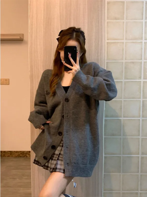 Gray Lazy Style Women's Knitted Sweater Coat Loose V-neck High-grade Soft Mellow Top Versatile Embroidered Knitted Open Cardigan
Gray Lazy Style Women's Knitted Sweater Coat Loose V-neck High-grade Soft Mellow Top Versatile Embroidered Knitted Open Cardigan