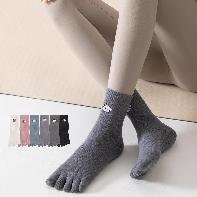 Miosam custom spring High quality 5 toes yoga socks sports socks embroidery cute Pilates silicone anti-slip soft socks for women
Miosam custom spring High quality 5 toes yoga socks sports socks embroidery cute Pilates silicone anti-slip soft socks for women