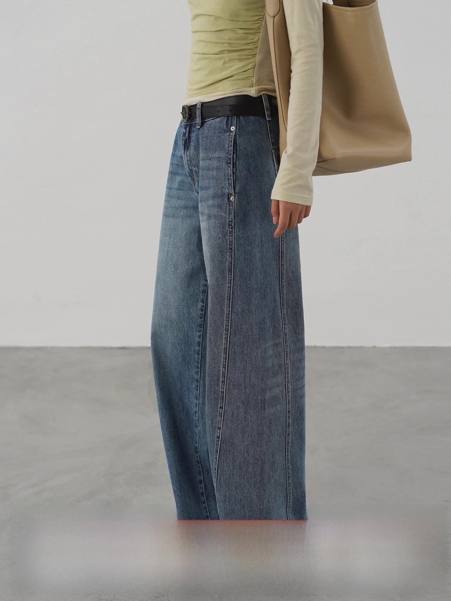 Джинсы EIGHTHMONTH светло-голубые, с высокой посадкой, широкие, женские, свободные, винтажные, прямые, в пол
Джинсы EIGHTHMONTH светло-голубые, с высокой посадкой, широкие, женские, свободные, винтажные, прямые, в пол