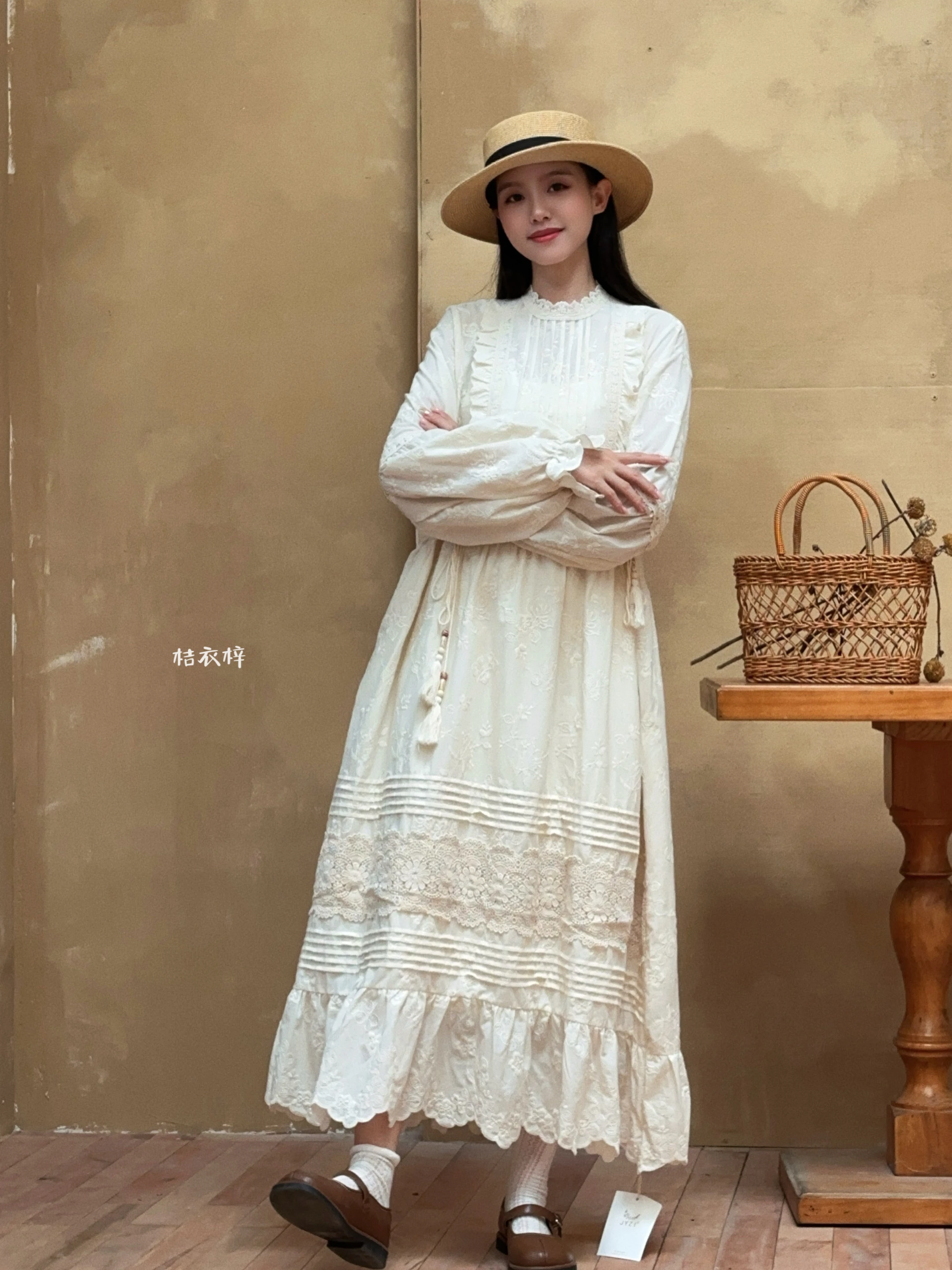 TIYIHAILEY Spring Autumn Women Embroidery Dress Lace Full Lantern Sleeve Long Mid-Calf Ladies Loose A-line 2025 New Lace Up
TIYIHAILEY Spring Autumn Women Embroidery Dress Lace Full Lantern Sleeve Long Mid-Calf Ladies Loose A-line 2025 New Lace Up