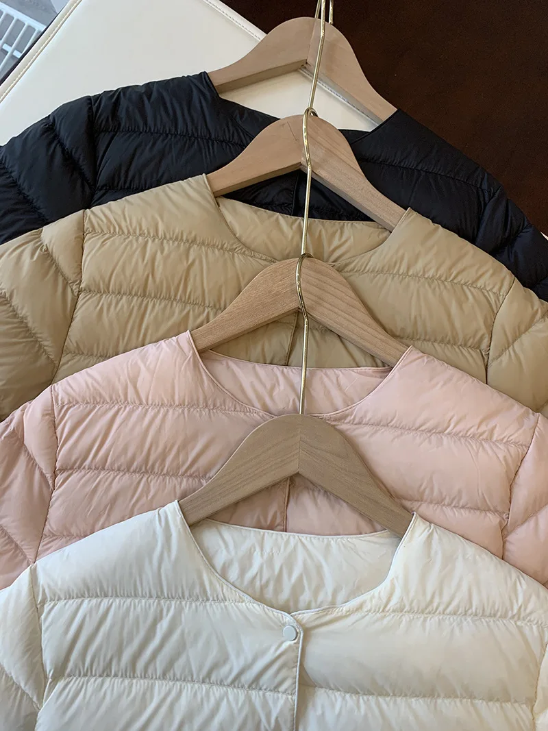 Slim Fit round Ne Goose down Jaet Lightweight Two-Way Wear Women's Faionable Inner Wear Outerwear ort Sle Warmth
Slim Fit round Ne Goose down Jaet Lightweight Two-Way Wear Women's Faionable Inner Wear Outerwear ort Sle Warmth