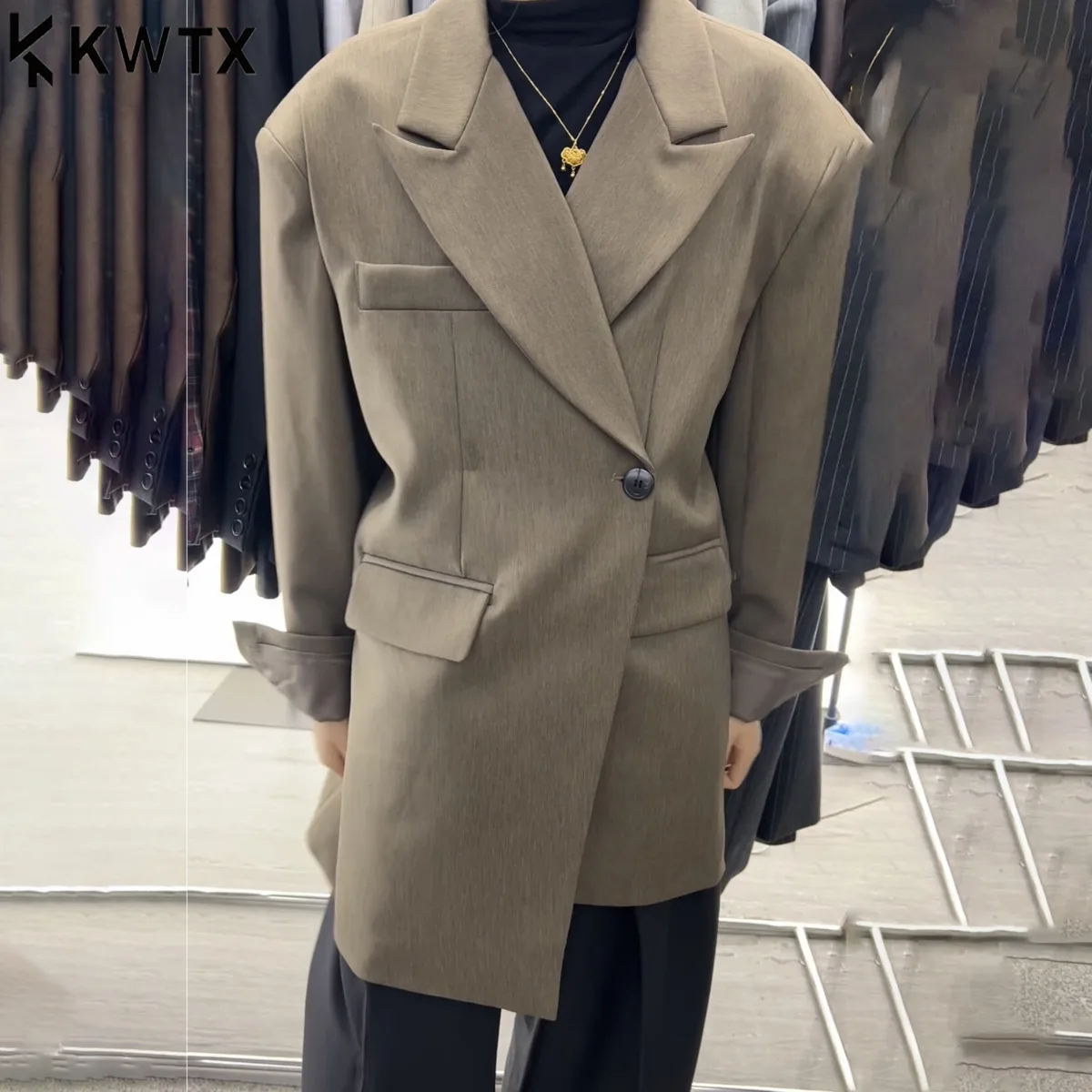 KWTX 2025 Early Autumn Women's Asymmetrical Button Loose Blazer Jacket-Trendy Dinner Date Coat-Elegant Casual Outwear For Ladies
KWTX 2025 Early Autumn Women's Asymmetrical Button Loose Blazer Jacket-Trendy Dinner Date Coat-Elegant Casual Outwear For Ladies