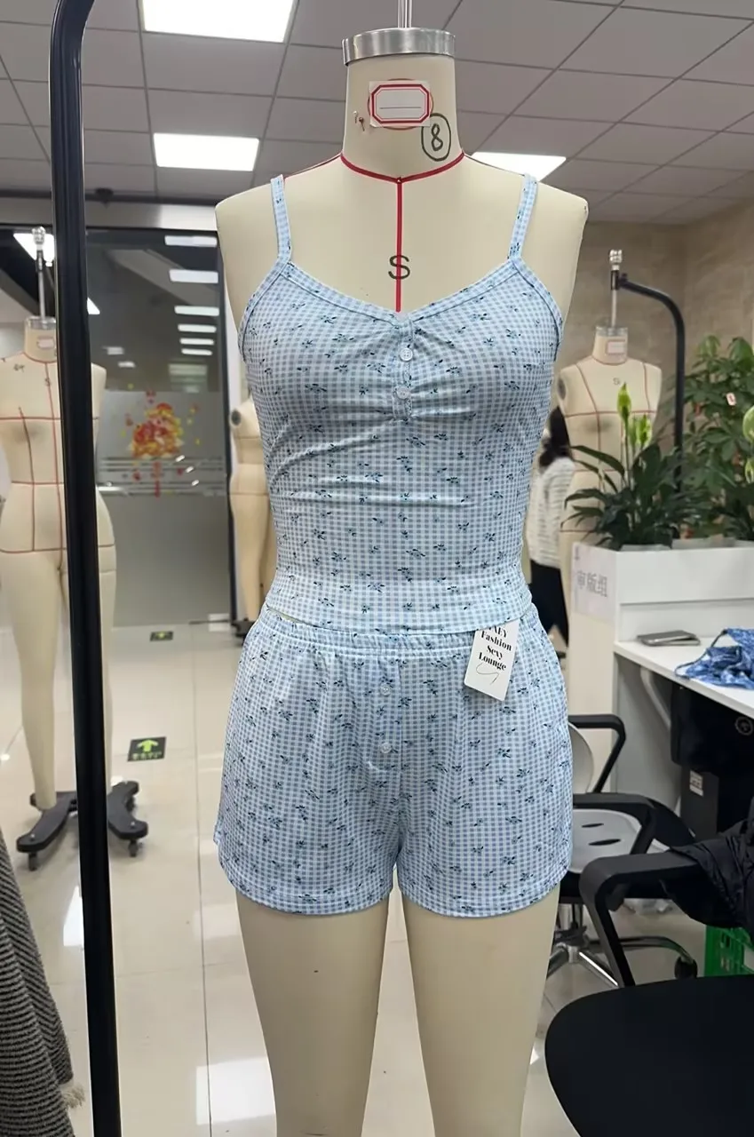 Women's Summer Pajamas Set Stylish Plaid Floral Print Camisole Crop Tops with Shorts 2 Pcs Set for Outwear& Indoor
Women's Summer Pajamas Set Stylish Plaid Floral Print Camisole Crop Tops with Shorts 2 Pcs Set for Outwear& Indoor