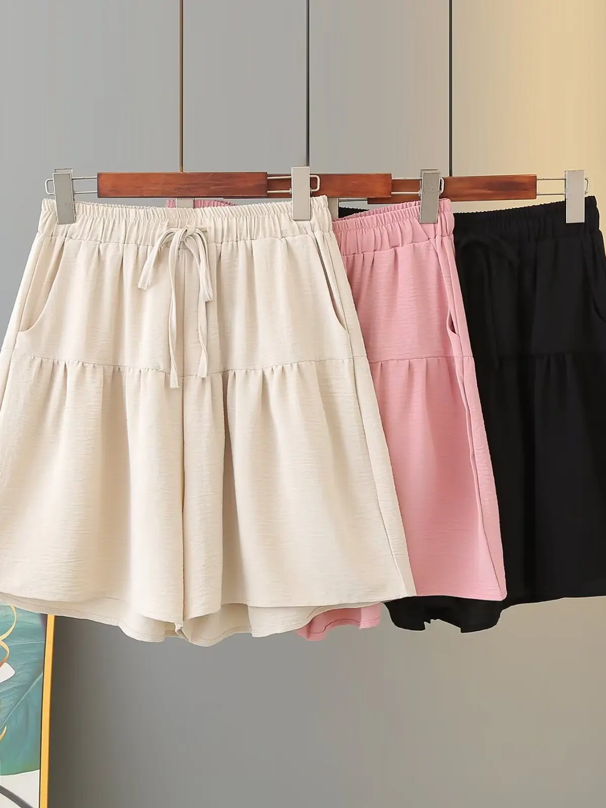 High Waist Wide Leg Short Pants Women's plus Size Casual Ice Silk Five-Point Pants Elastic Waist Drawstring Loose Fit Summer
High Waist Wide Leg Short Pants Women's plus Size Casual Ice Silk Five-Point Pants Elastic Waist Drawstring Loose Fit Summer