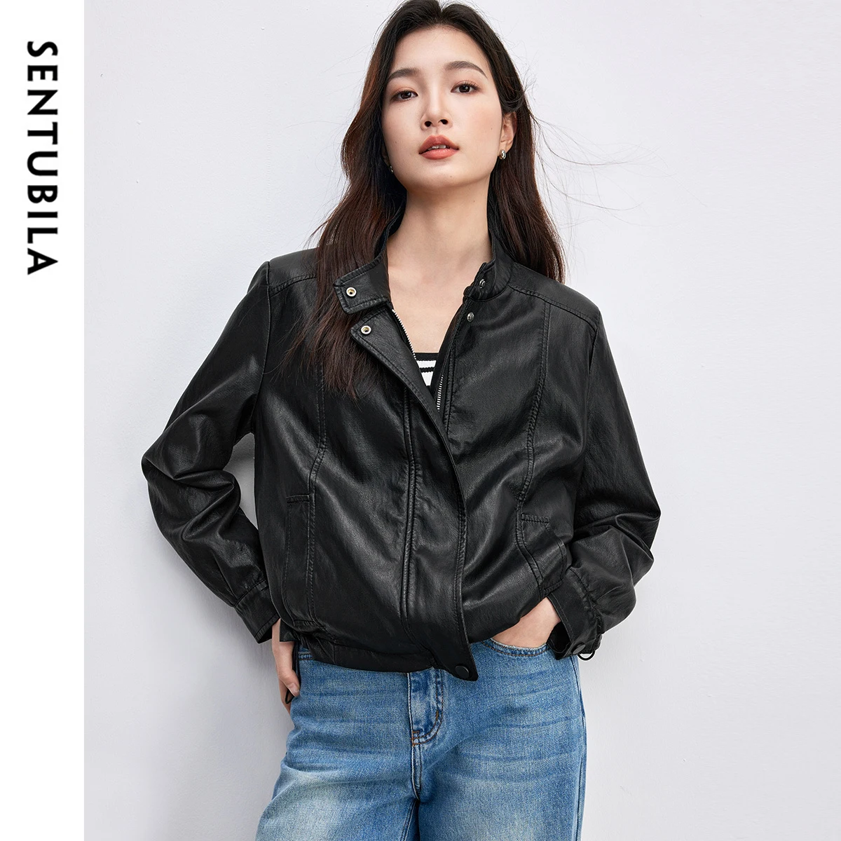 SENTUBILA Faux Leather Jackets Women 2025 Spring Fashion Retro Straight Stand Neck Zipper Cropped Highstreet Pu Coats W51G80160
SENTUBILA Faux Leather Jackets Women 2025 Spring Fashion Retro Straight Stand Neck Zipper Cropped Highstreet Pu Coats W51G80160