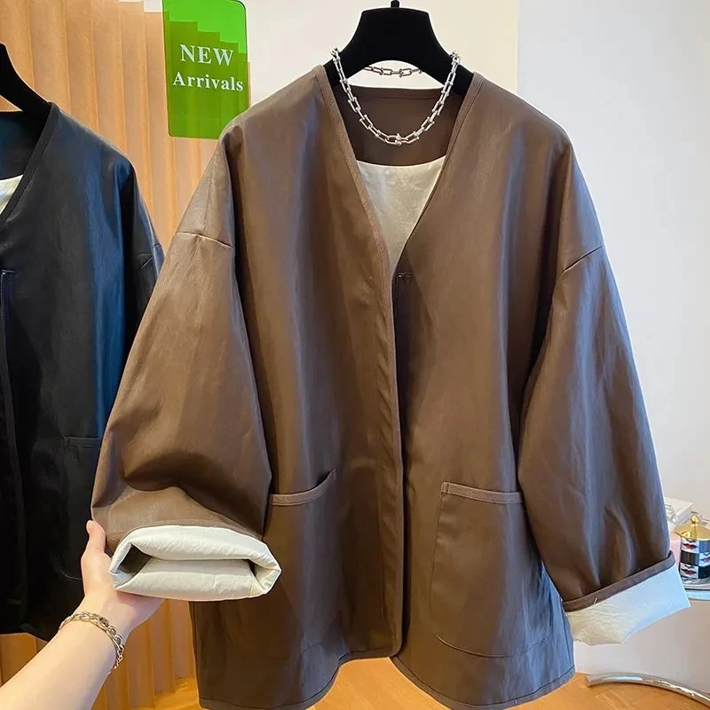 Модный свободный мотоциклетный джет, женская большая верхняя одежда с v-образным вырезом, осень-зима, новый повседневный женский топ из полиэфирного волокна
Модный свободный мотоциклетный джет, женская большая верхняя одежда с v-образным вырезом, осень-зима, новый повседневный женский топ из полиэфирного волокна