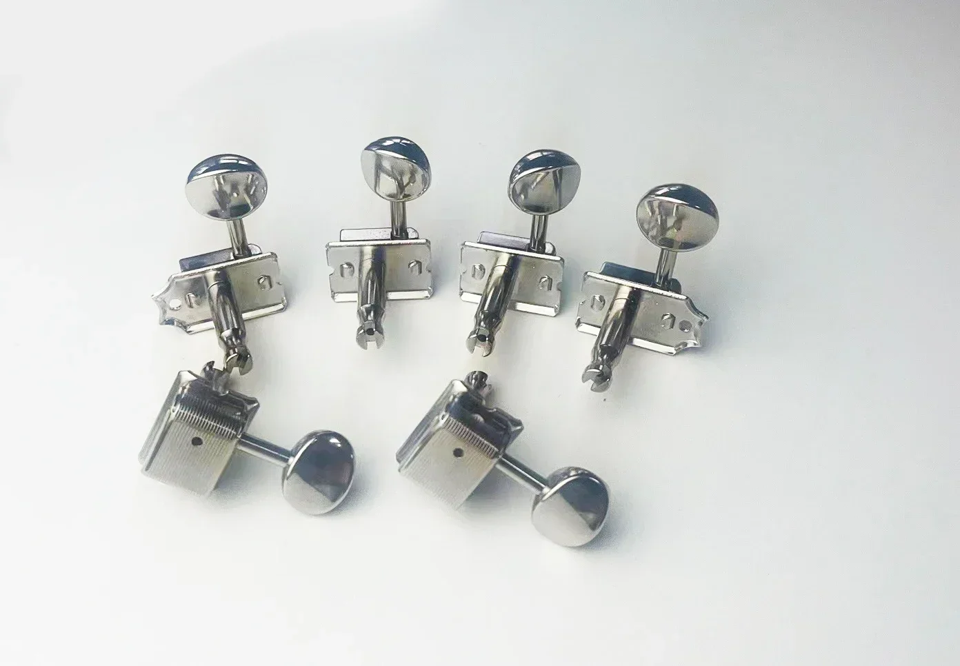 6 In-line GOTOH SD91-05M Kluson Vintage Electric Guitar Machine Heads Tuners ( Nickel ) Tuning Peg MADE IN JAPAN {Without box}
6 In-line GOTOH SD91-05M Kluson Vintage Electric Guitar Machine Heads Tuners ( Nickel ) Tuning Peg MADE IN JAPAN {Without box}