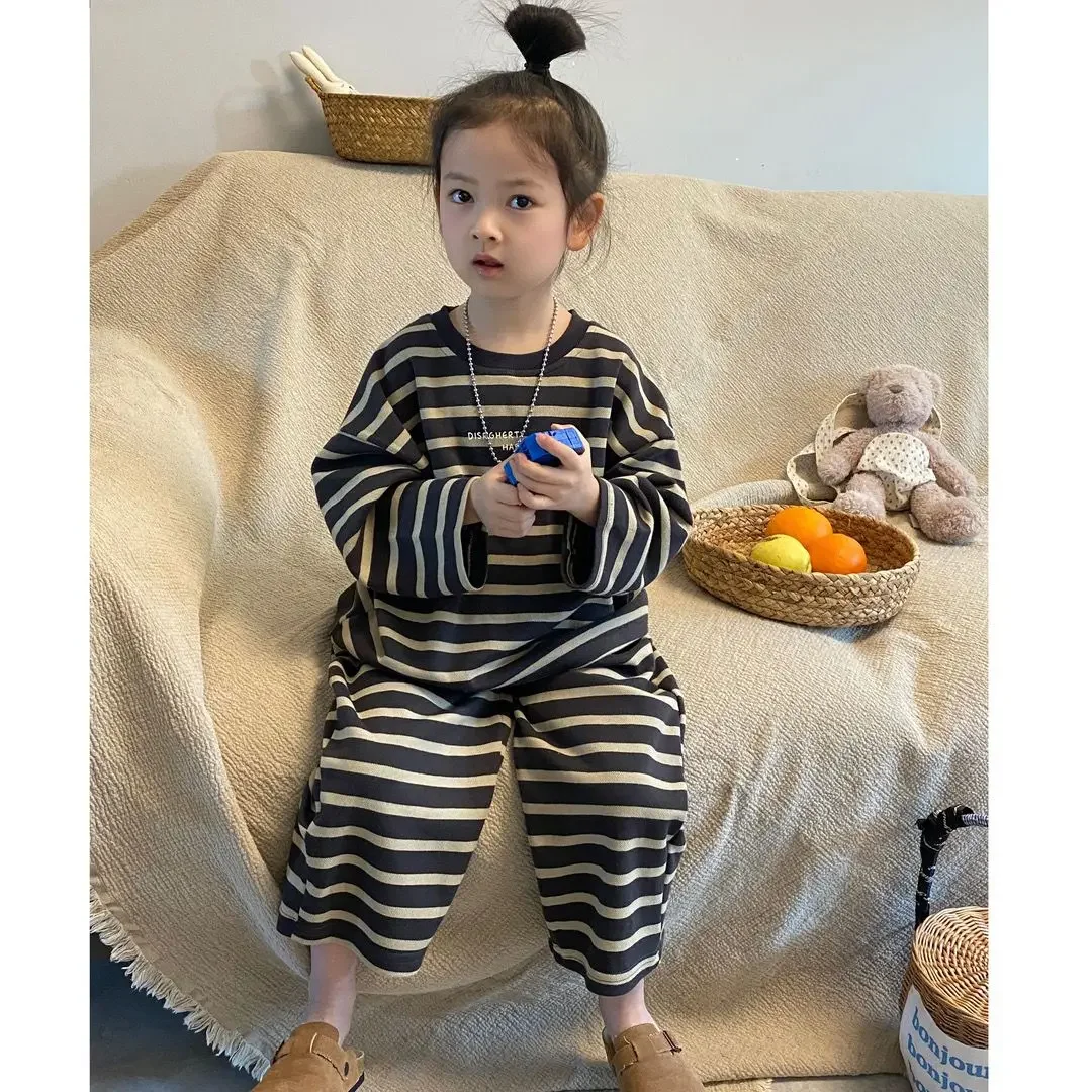 Korean Children Clothing Autumn Sets Sweatshirts+Pants 2Pcs Suit Spring Stripe Baby Soft Cotton Outfits Kids Casual Tracksuit
Korean Children Clothing Autumn Sets Sweatshirts+Pants 2Pcs Suit Spring Stripe Baby Soft Cotton Outfits Kids Casual Tracksuit