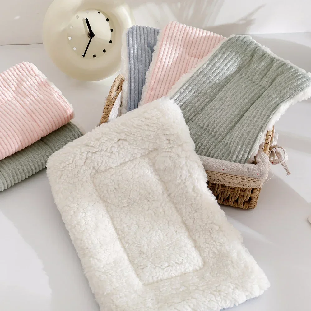 Autumn Winter Warm Solid Fleece Bed Soft Lint Sleep Mat Nest Plush Mat Bed for Small Animal Hedgehog Hamster Rabbit Bird Mats
Autumn Winter Warm Solid Fleece Bed Soft Lint Sleep Mat Nest Plush Mat Bed for Small Animal Hedgehog Hamster Rabbit Bird Mats