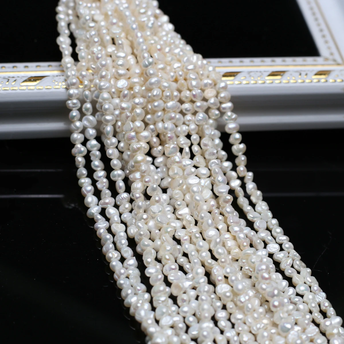 3-4mm Natural Freshwater Pearl Two-Sided Shiny Pearl Loose Beads Charms for DIY Women Men Necklace Jewelry Making Accessories
3-4mm Natural Freshwater Pearl Two-Sided Shiny Pearl Loose Beads Charms for DIY Women Men Necklace Jewelry Making Accessories