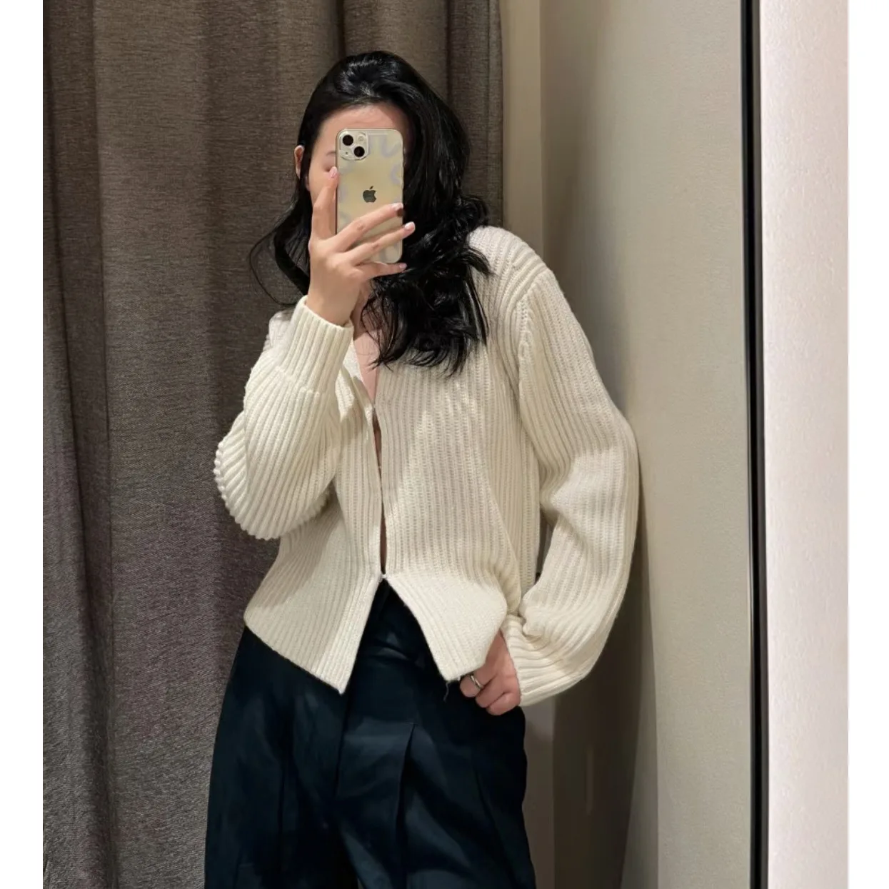 Autumn and winter new French lady lazy style beige knitted short coat cardigan top women 16A
Autumn and winter new French lady lazy style beige knitted short coat cardigan top women 16A