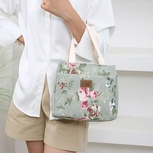 Simple Flower Canvas Thick Multiple Zippers Foil Insulation Layer Travel Lunch Box Insulation Handbag
Simple Flower Canvas Thick Multiple Zippers Foil Insulation Layer Travel Lunch Box Insulation Handbag