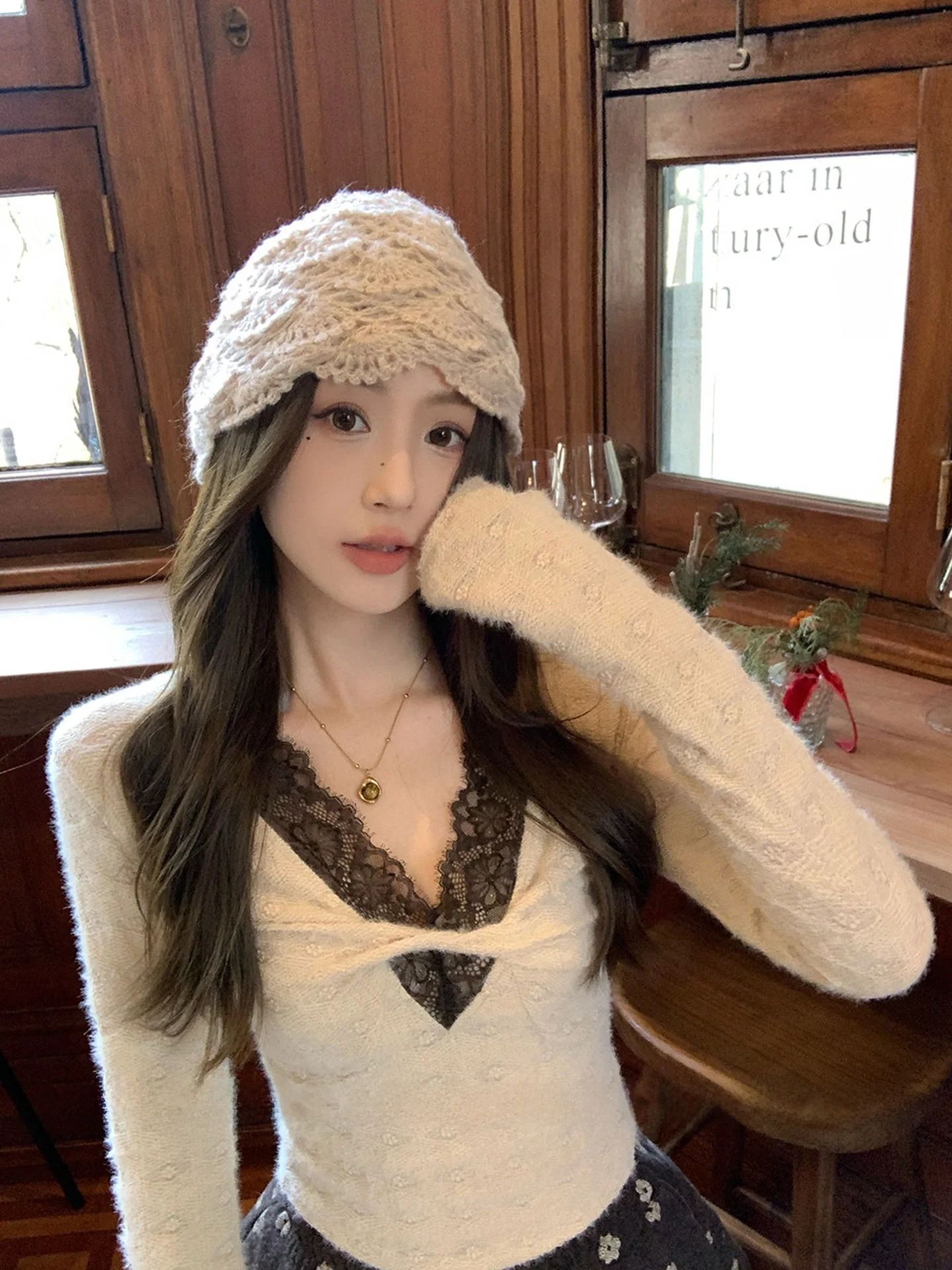 Sexy Lace Shirt Long Sleeve Slim Fit V-Neck Women's Autumn Winter Inner Wear Outer Wear High-End Feelings Waist-Cinching Base...
Sexy Lace Shirt Long Sleeve Slim Fit V-Neck Women's Autumn Winter Inner Wear Outer Wear High-End Feelings Waist-Cinching Base...