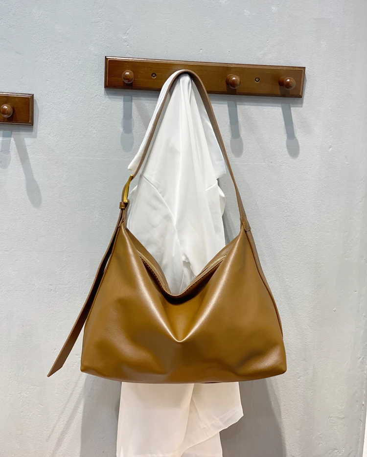 Korean-Style Simple, Fashionable, Versatile One-Shoulder Crossbody Large Tote Bag with Large Capacity
Korean-Style Simple, Fashionable, Versatile One-Shoulder Crossbody Large Tote Bag with Large Capacity