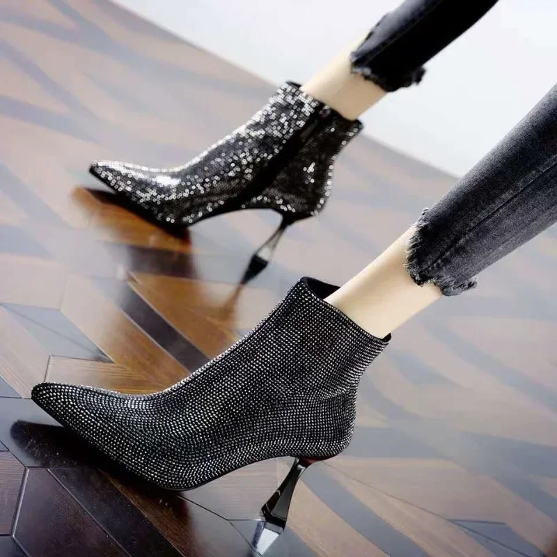 2025 Diamond Ankle Boots for Women with Pointed Toe Side Zippers Fashion High Heels Elegant and Comfortable Solid Color Stiletto
2025 Diamond Ankle Boots for Women with Pointed Toe Side Zippers Fashion High Heels Elegant and Comfortable Solid Color Stiletto