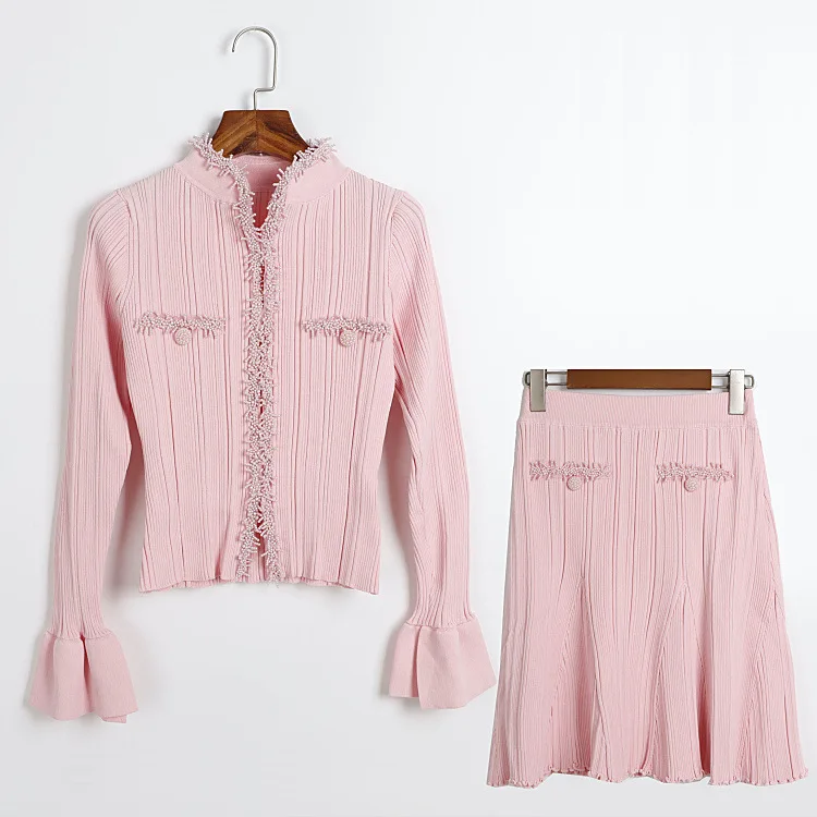 2026 Lady Autumn Elegant Style Beading Solid Suit Stand Collar Flared Long Sleeve Cardigan A-line Mini Skirt Women Knit 2pcs
2026 Lady Autumn Elegant Style Beading Solid Suit Stand Collar Flared Long Sleeve Cardigan A-line Mini Skirt Women Knit 2pcs
