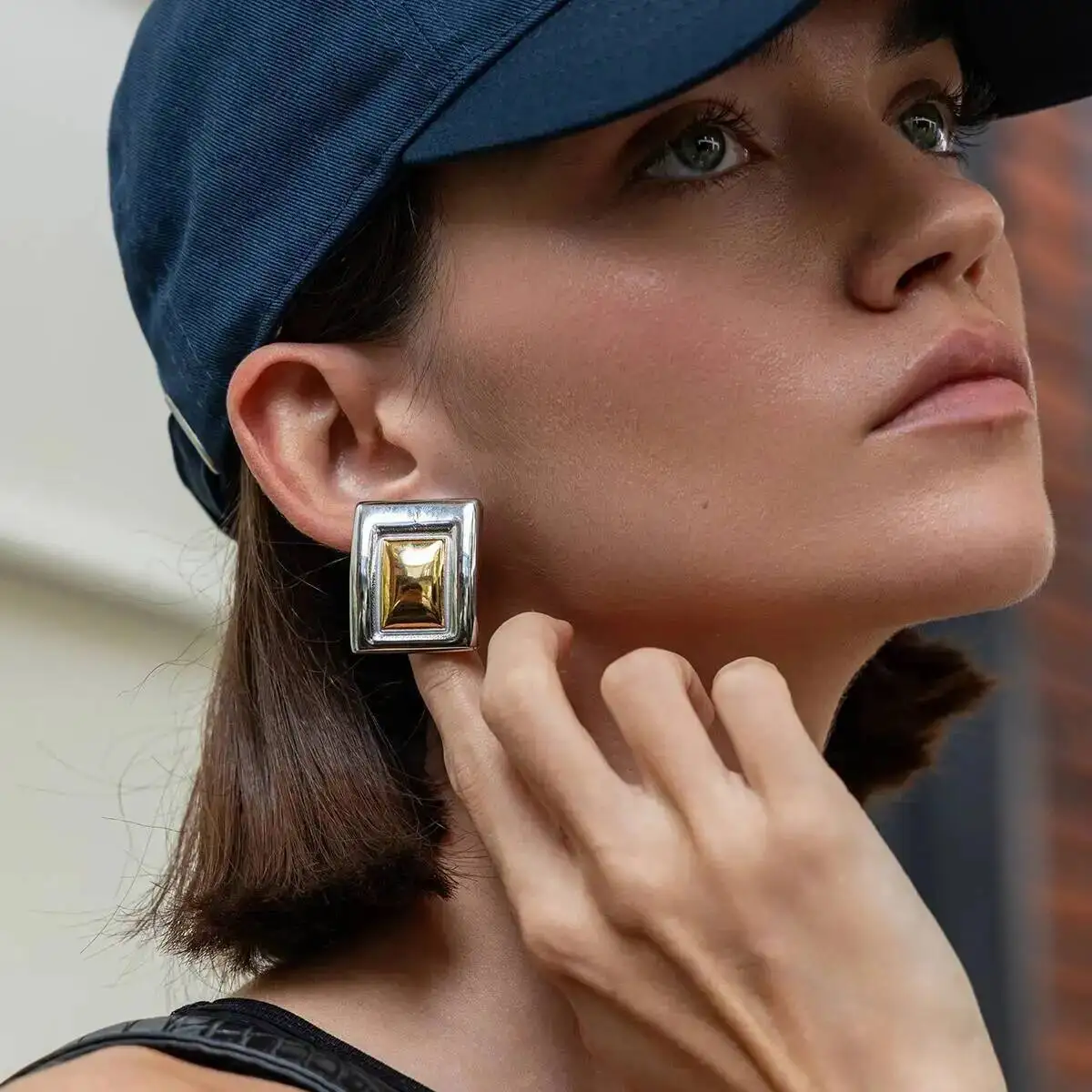 Salircon Temperament Retro Stainless Steel Square Stud Earrings for Women Luxury 18K Gold Plated Waterproof Earring Jewelry
Salircon Temperament Retro Stainless Steel Square Stud Earrings for Women Luxury 18K Gold Plated Waterproof Earring Jewelry