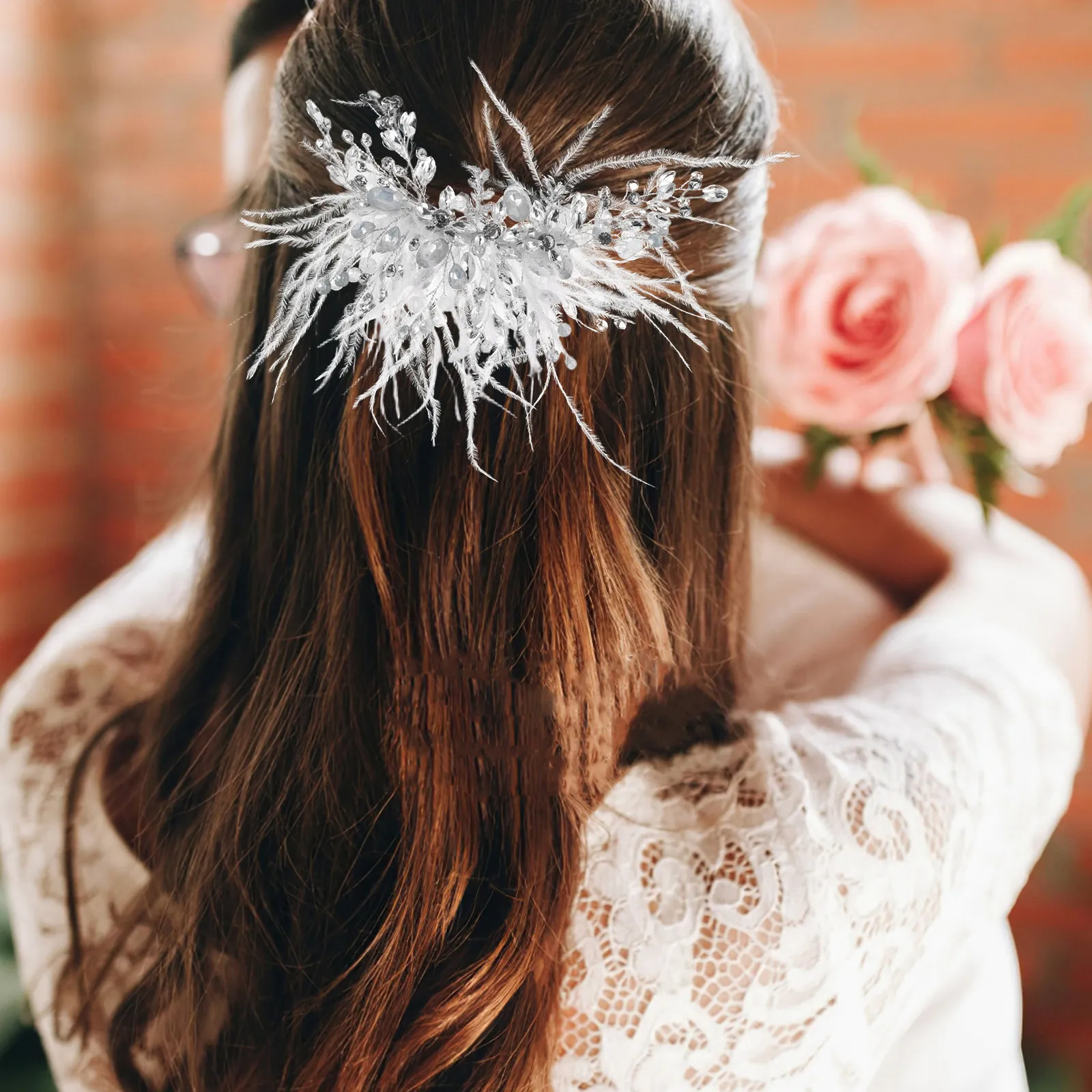 Свадебная заколка для волос со стразами и перьями, декоративная металлическая заколка с блестящими кристаллами для невесты, для свадьбы, выпускного вечера, торжественных мероприятий
Свадебная заколка для волос со стразами и перьями, декоративная металлическая заколка с блестящими кристаллами для невесты, для свадьбы, выпускного вечера, торжественных мероприятий