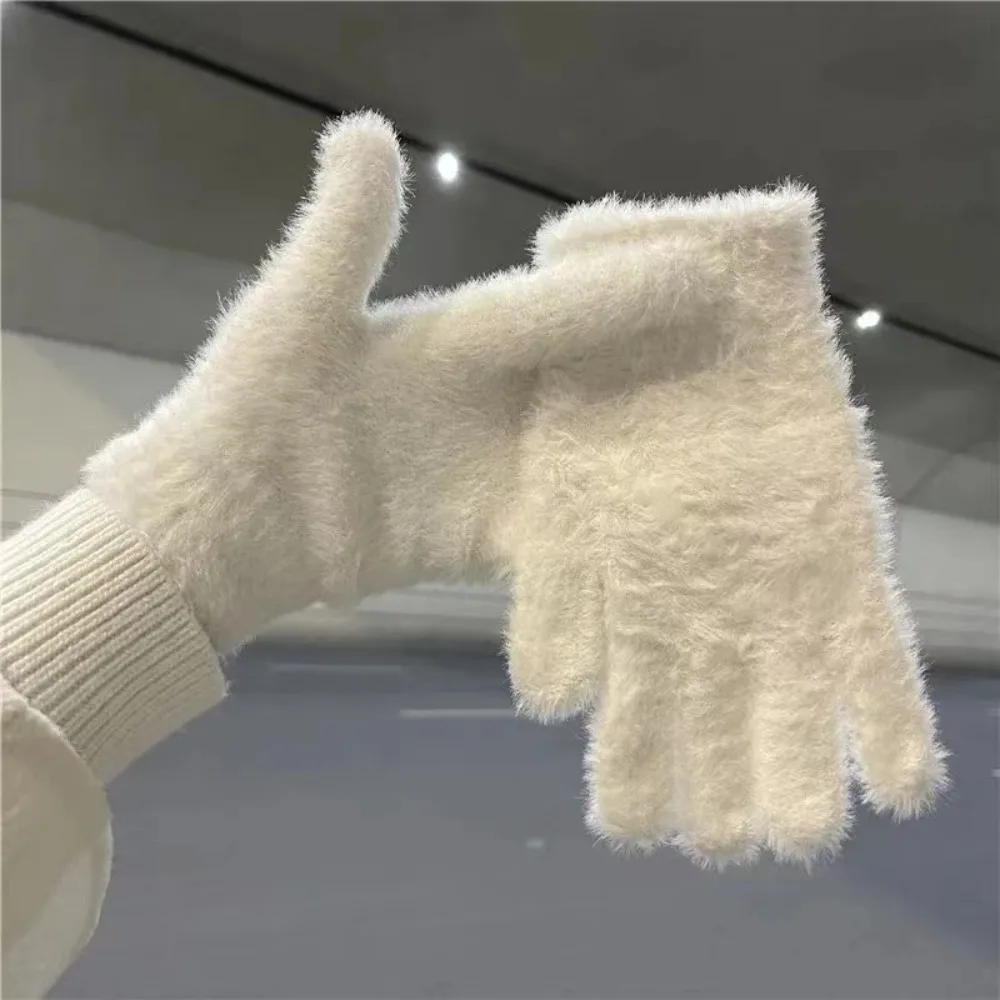 Cute Thickened Furry Gloves Solid Color Warm Five Finger Gloves Cold-proof Windproof Mink Velvet Gloves Winter
Cute Thickened Furry Gloves Solid Color Warm Five Finger Gloves Cold-proof Windproof Mink Velvet Gloves Winter