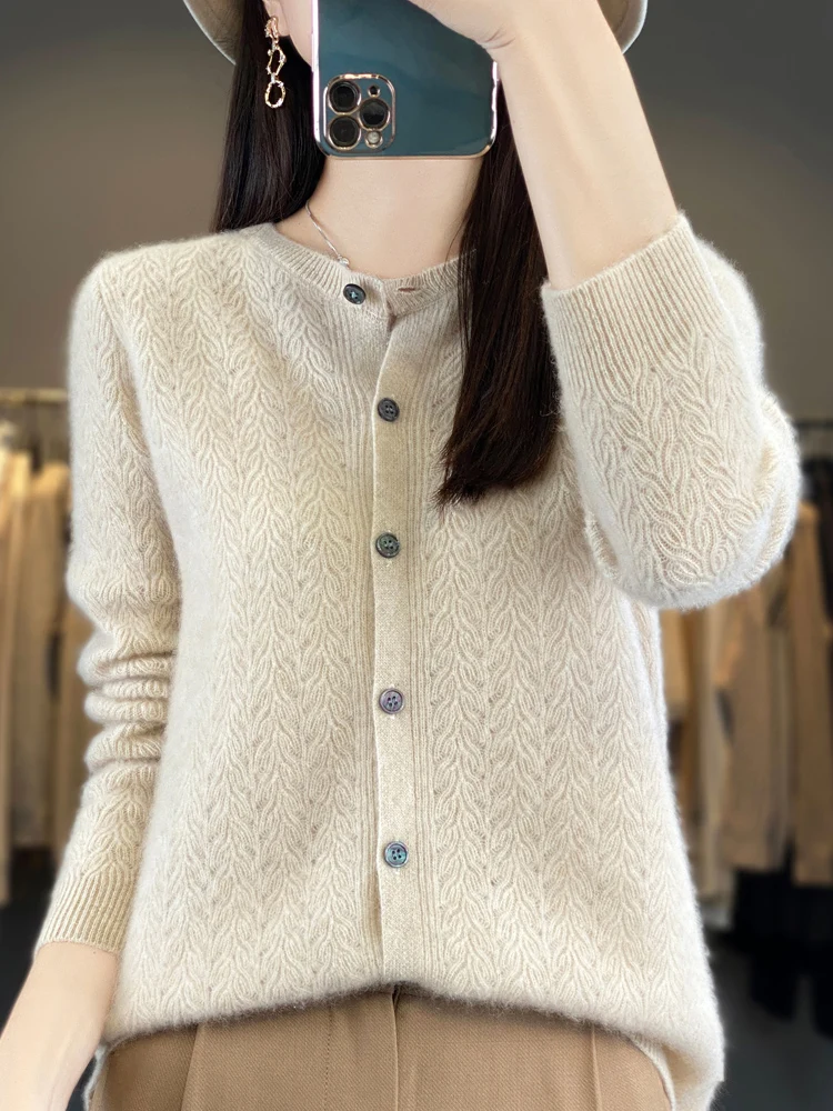 2024 Autumn Winter Women 100% Merino Wool Sweater Hollow Out O-Neck Button Knitted Cardigan Casual Gingham Cashmere Clothing Top
2024 Autumn Winter Women 100% Merino Wool Sweater Hollow Out O-Neck Button Knitted Cardigan Casual Gingham Cashmere Clothing Top