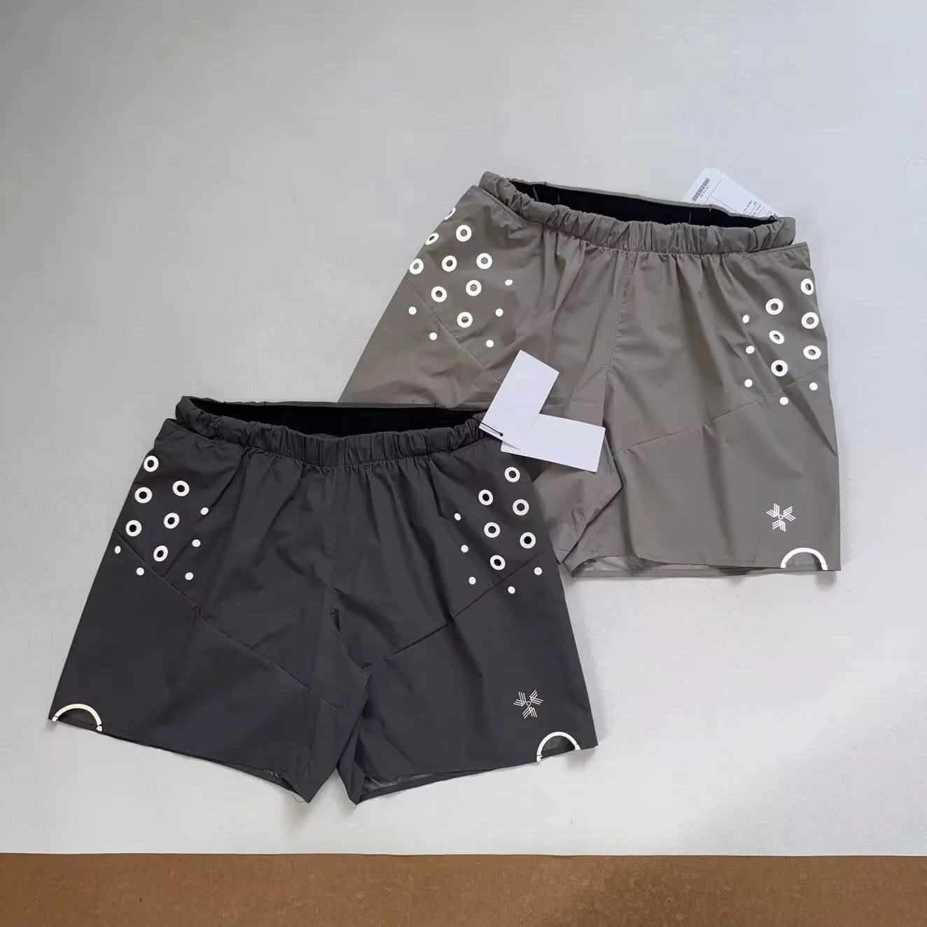 Ultra-Lightweight No-Weight Nylon Running Shorts Quick-Dry Outdoor Sports Shorts Loose Fit Men's Shorts Spring Season
Ultra-Lightweight No-Weight Nylon Running Shorts Quick-Dry Outdoor Sports Shorts Loose Fit Men's Shorts Spring Season