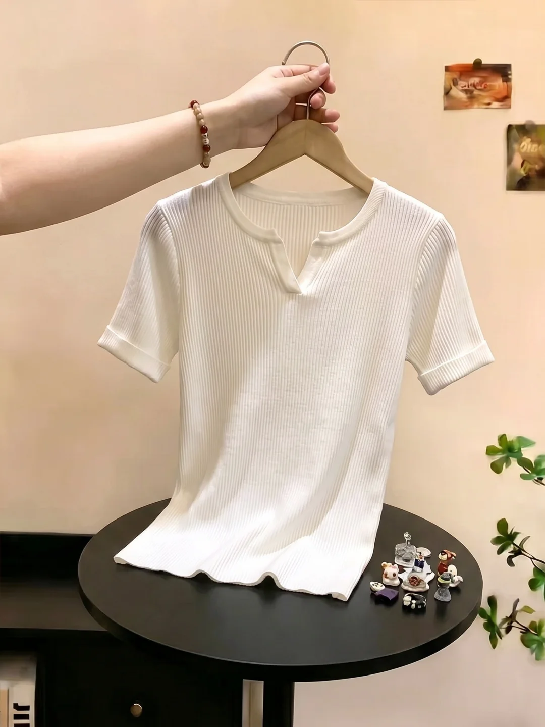 Elegant Pure Color Short Sleeve Knitted Top Women's Fashion Summer Design Slimming V-Neck Casual Comfortable Korean Style
Elegant Pure Color Short Sleeve Knitted Top Women's Fashion Summer Design Slimming V-Neck Casual Comfortable Korean Style