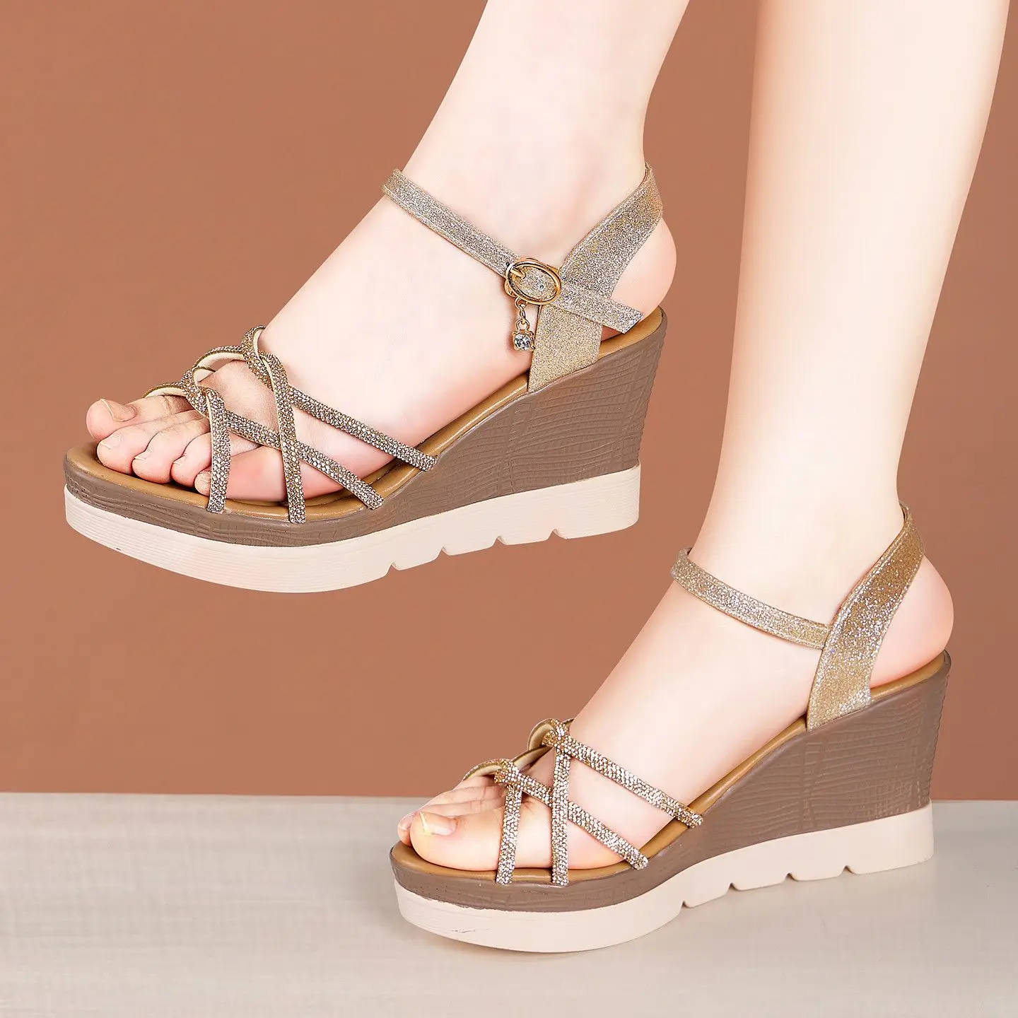 8cm Small Size 33-43 Comfortable Twist Bling Shoes Platform Sandals Summer 2026 Women's High Heels Wedges Sandals Office Model
8cm Small Size 33-43 Comfortable Twist Bling Shoes Platform Sandals Summer 2026 Women's High Heels Wedges Sandals Office Model