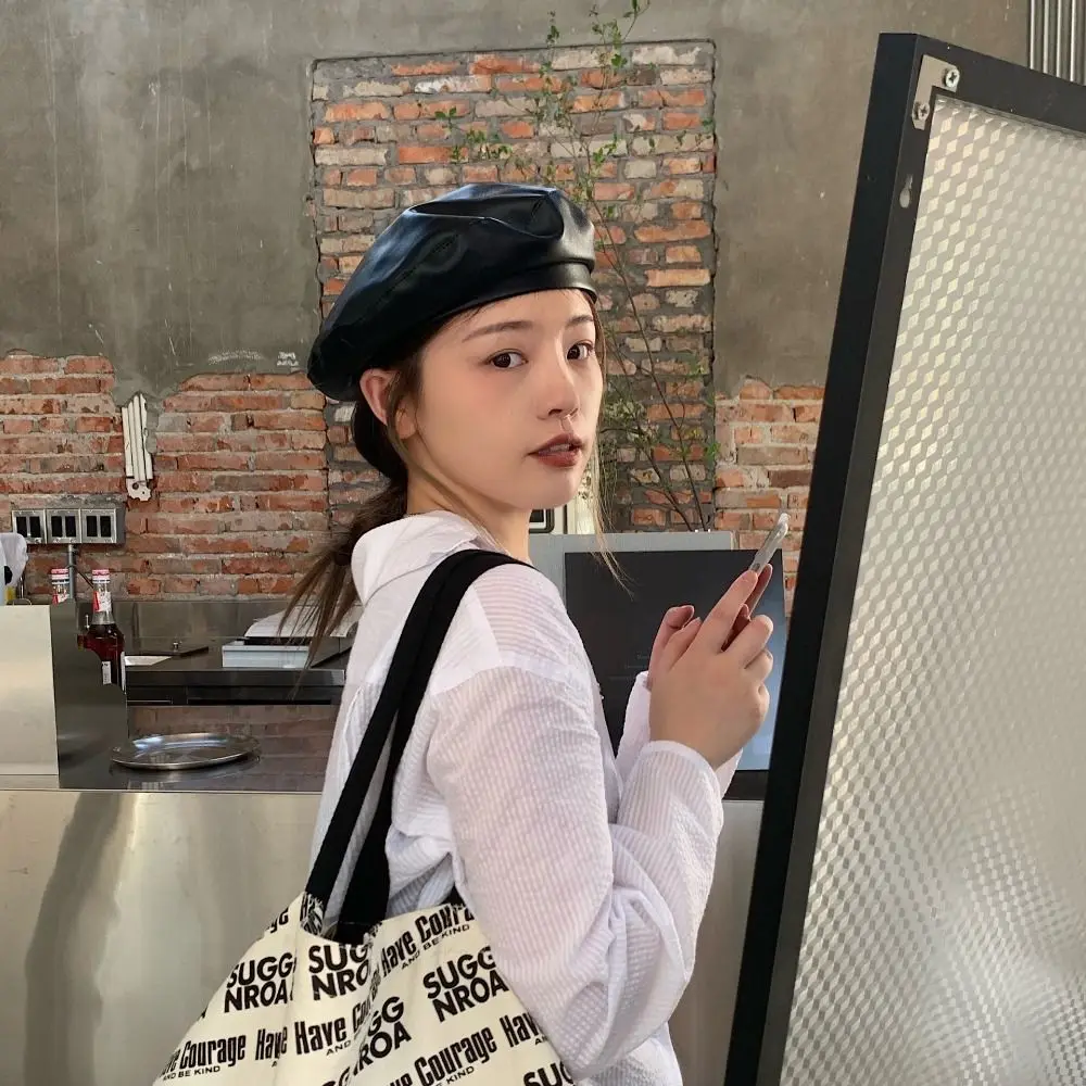 Fashion Solid Color PU Beret Y2K British Style Painter Hat Retro Korean Newsboy Cap Autumn
Fashion Solid Color PU Beret Y2K British Style Painter Hat Retro Korean Newsboy Cap Autumn