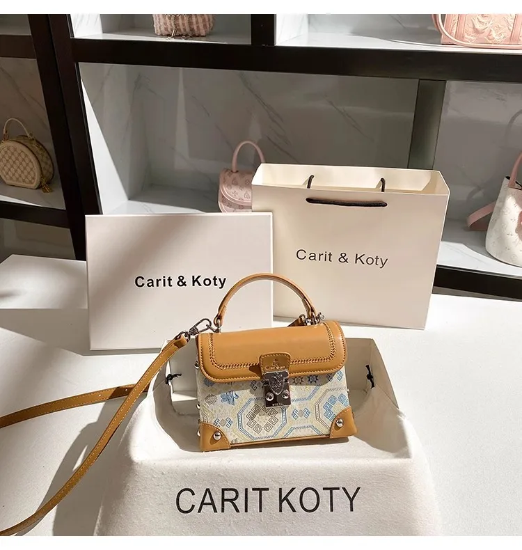 Fashion Brown Color Square Box High Quality Luxury Embroidery Pattern Women Handbag Lady Purse Female Shoulder Crossbody Bag
Fashion Brown Color Square Box High Quality Luxury Embroidery Pattern Women Handbag Lady Purse Female Shoulder Crossbody Bag