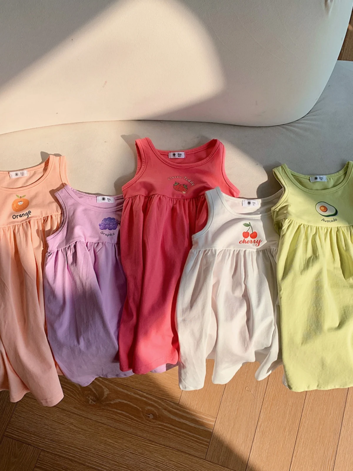 Летний корейский жилет из хлопковой ткани для девочек, модная юбка-принцесса, повседневная одежда, другие фасоны, другие узоры, другие размеры
Летний корейский жилет из хлопковой ткани для девочек, модная юбка-принцесса, повседневная одежда, другие фасоны, другие узоры, другие размеры