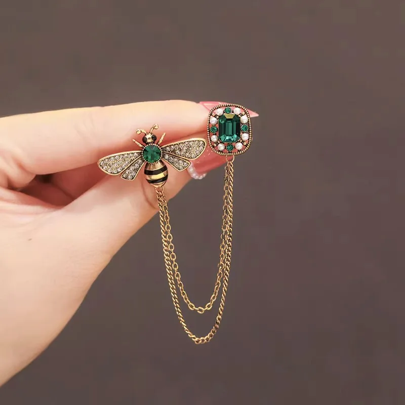 Small and Luxurious Noble Temperament Bee Tassel Brooch Women's Suit Dress Sweater Pin Accessories Chest Flower Jewelry Gift
Small and Luxurious Noble Temperament Bee Tassel Brooch Women's Suit Dress Sweater Pin Accessories Chest Flower Jewelry Gift